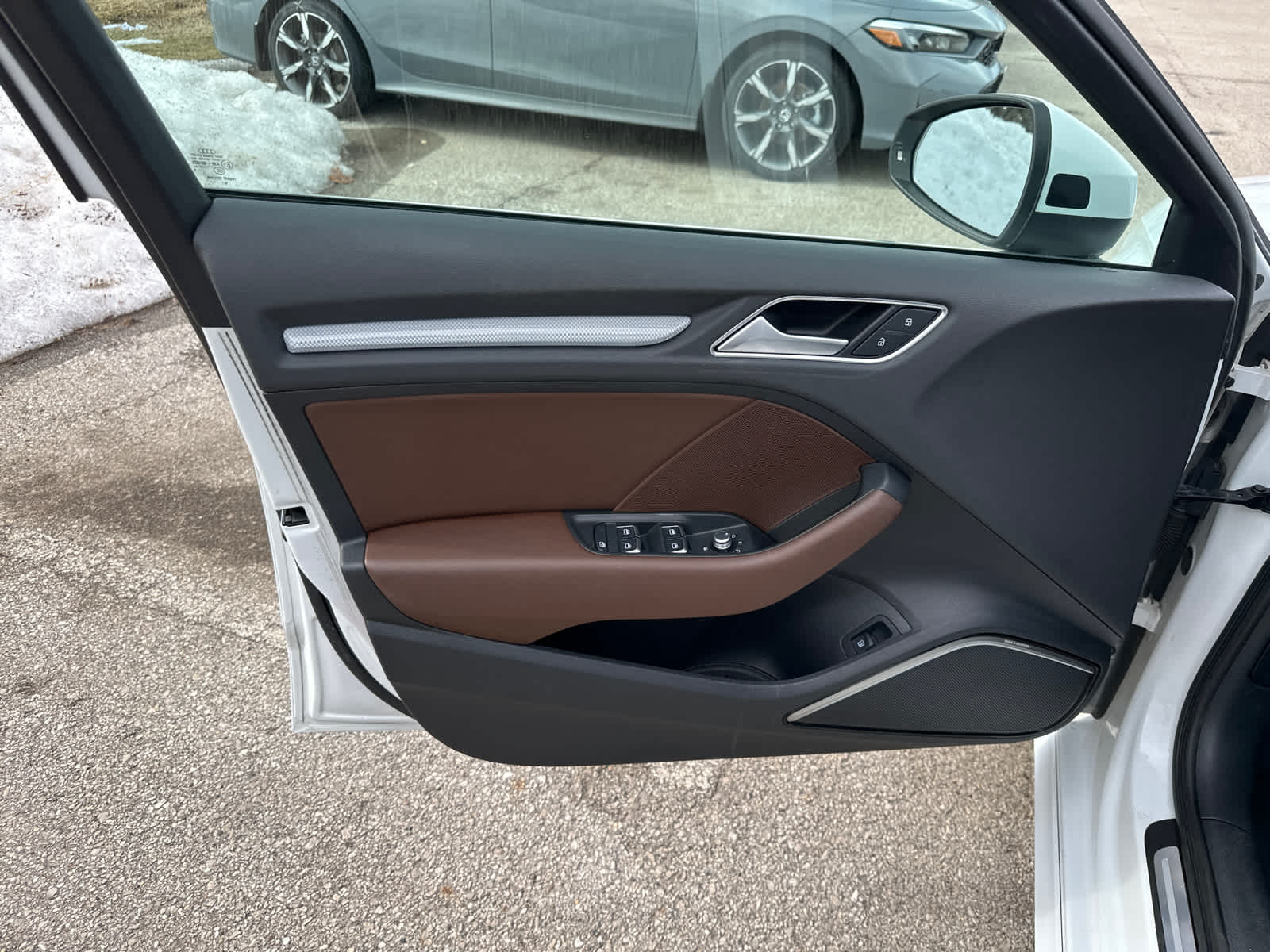 Thumbnail: 2016 Audi A3 e-tron - 15