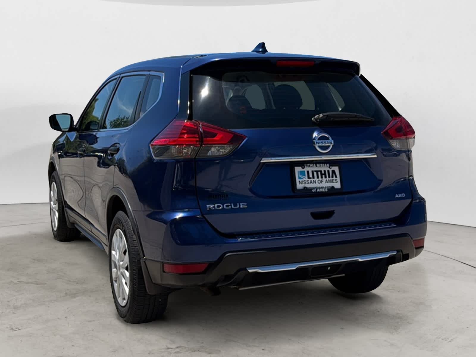 Thumbnail: 2017 Nissan Rogue - 3