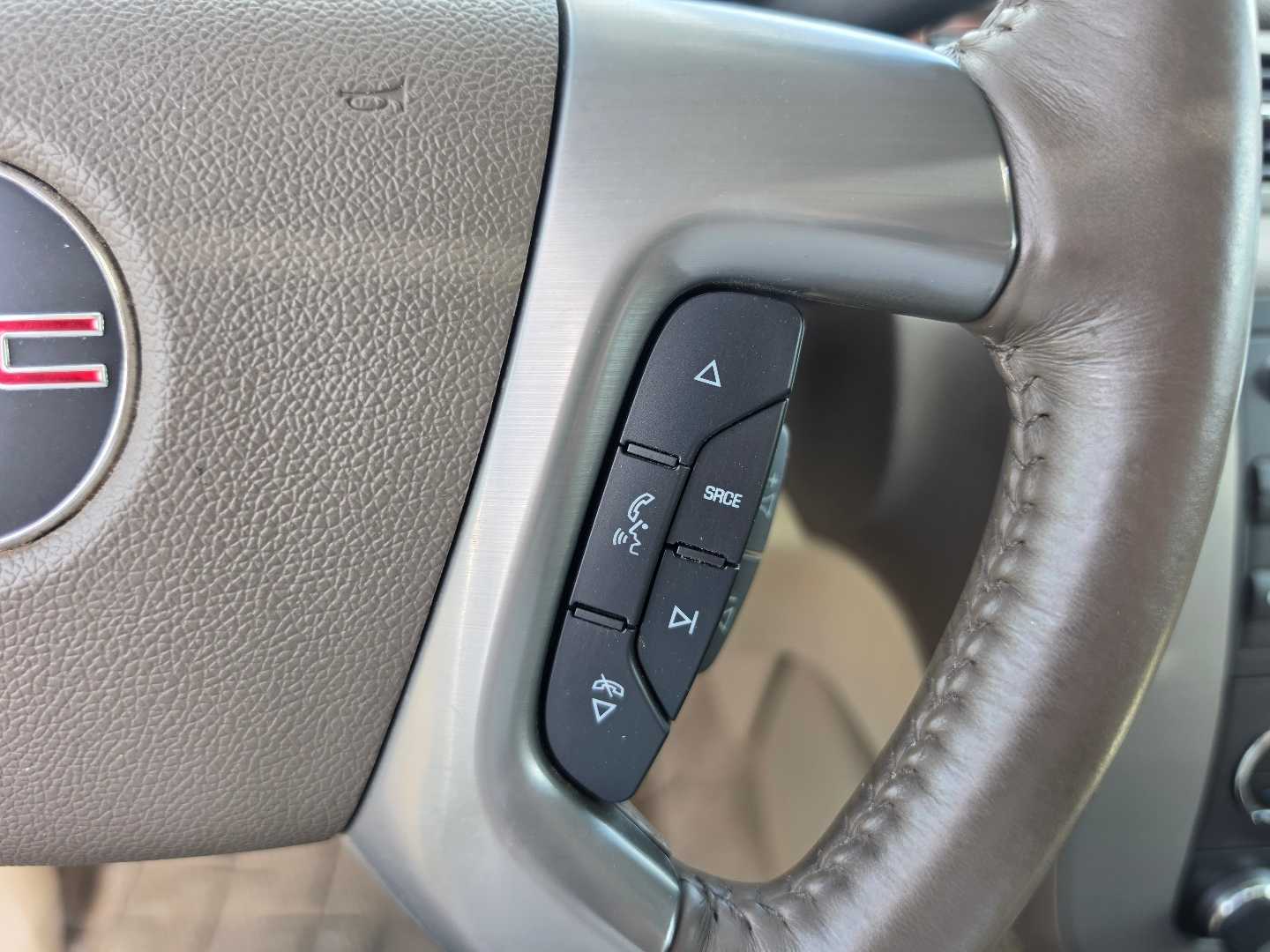 Thumbnail: 2014 GMC Yukon XL - 23