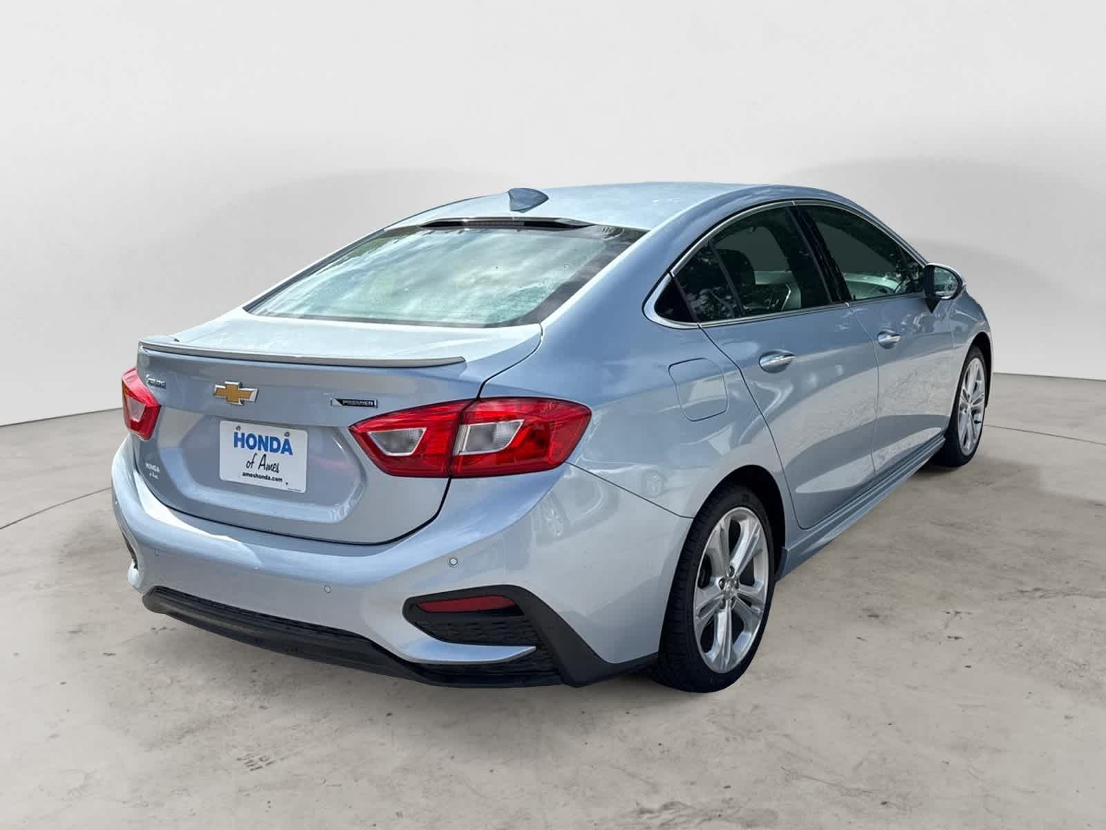 Thumbnail: 2017 Chevrolet Cruze - 4