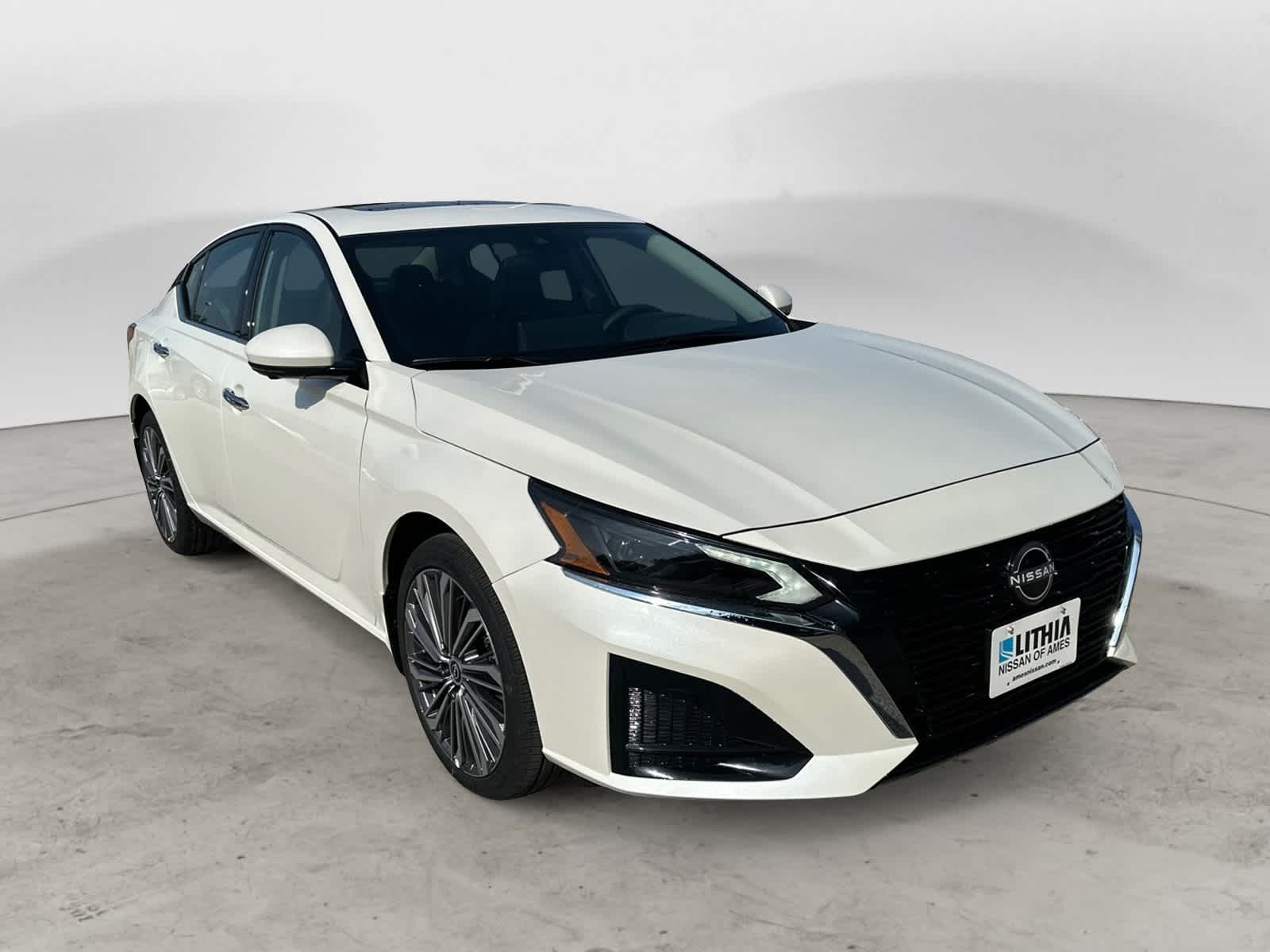 Thumbnail: 2025 Nissan Altima - 4