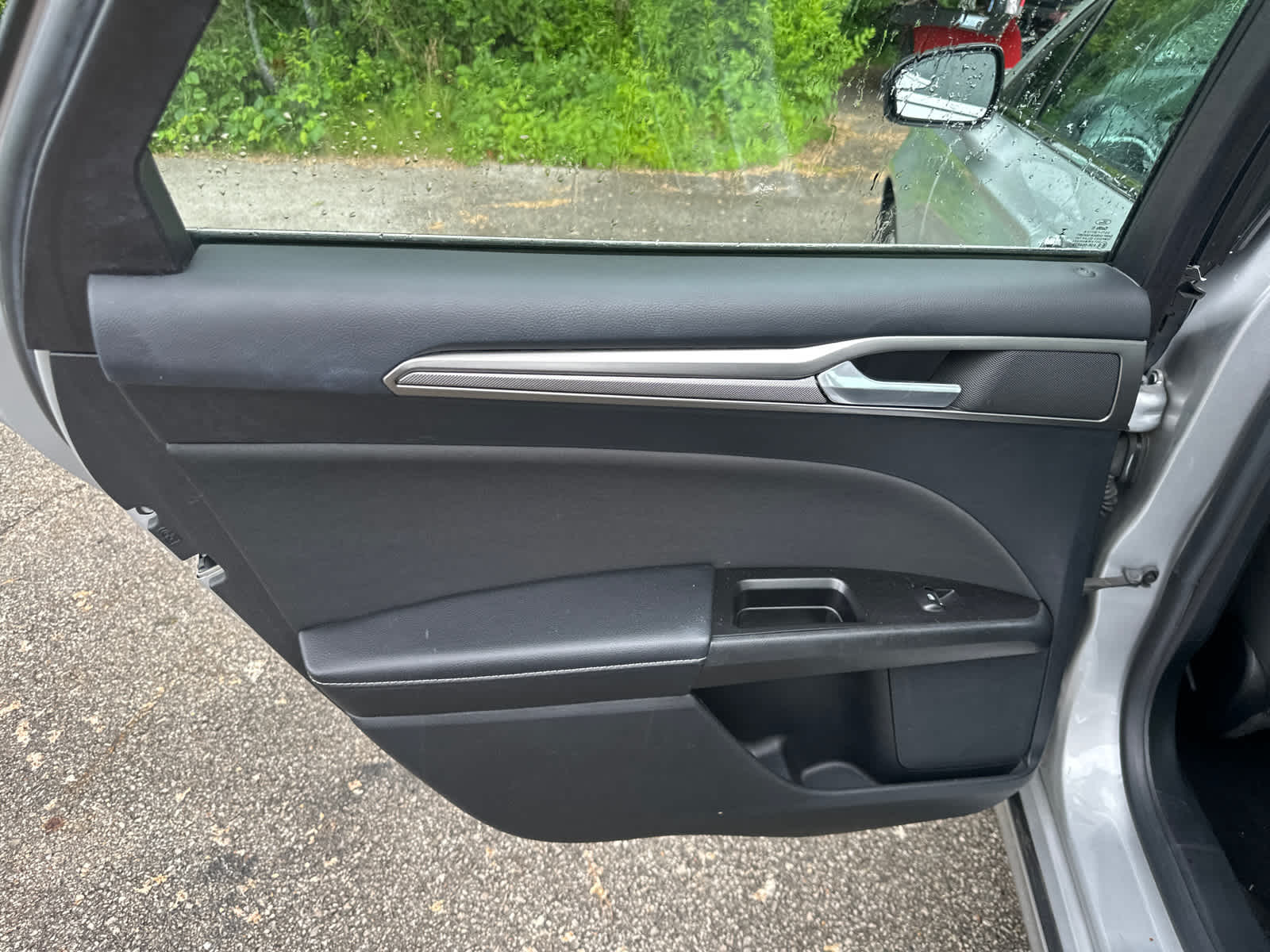 2017 Ford Fusion SE 11