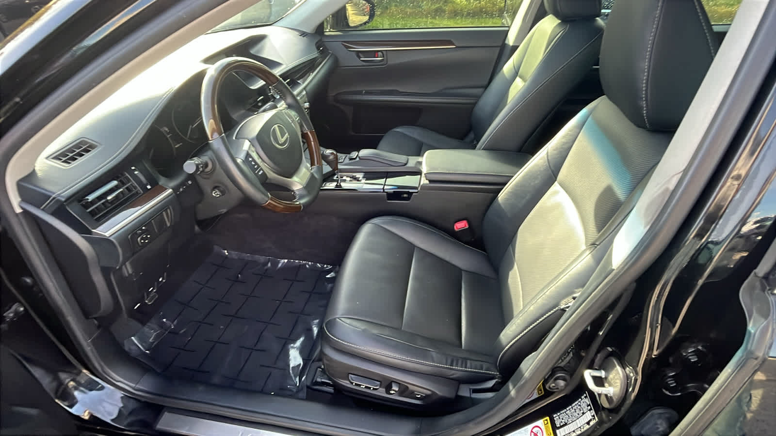 Thumbnail: 2014 Lexus ES - 14