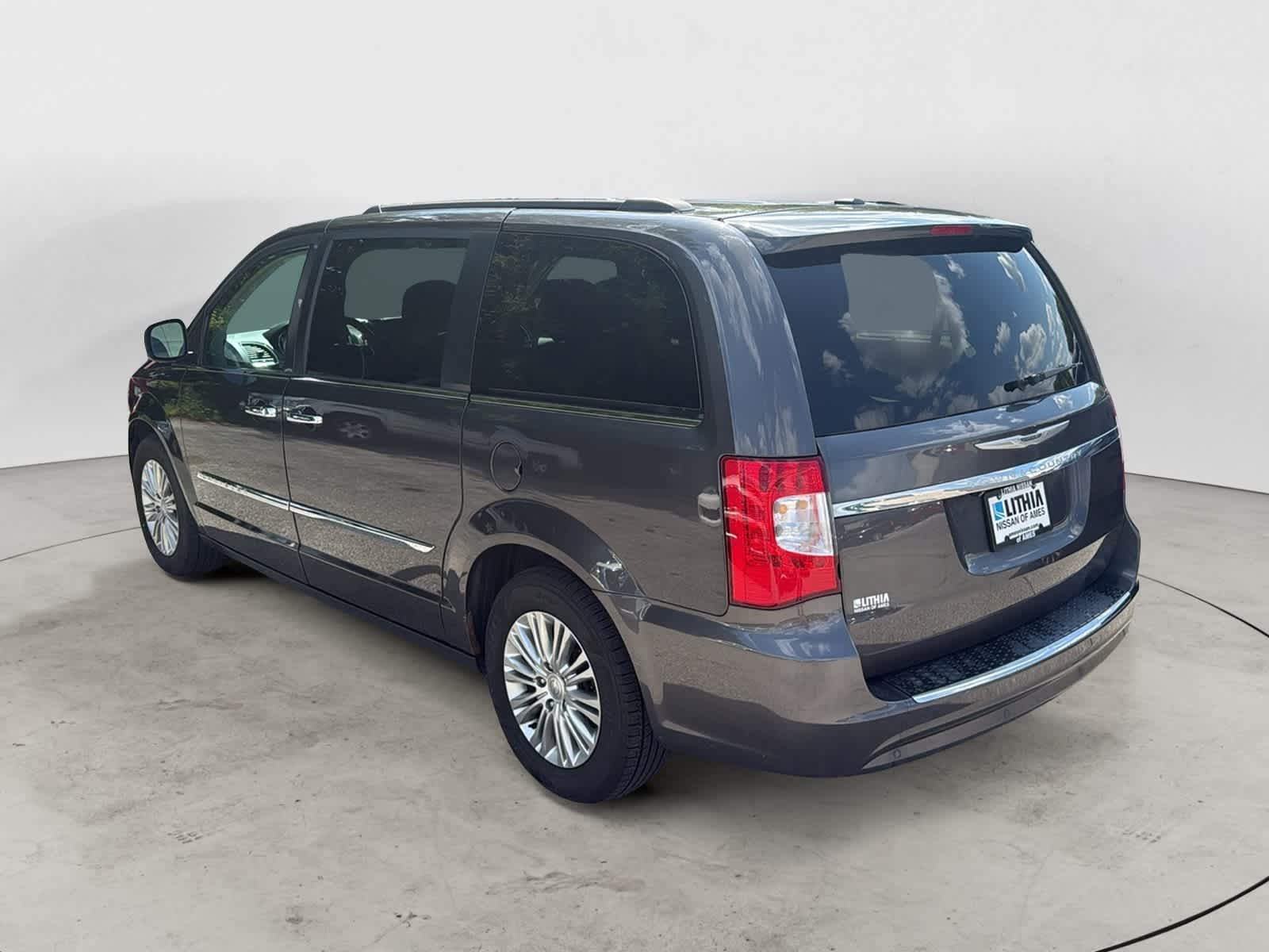 Used 2015 Chrysler Town & Country Touring-L with VIN 2C4RC1CGXFR546882 for sale in Ames, IA
