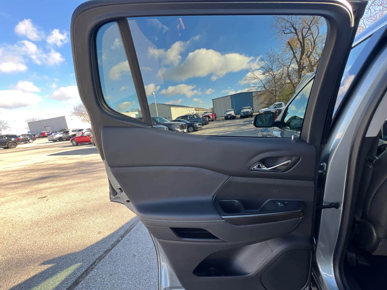 Thumbnail: 2023 GMC Acadia - 16