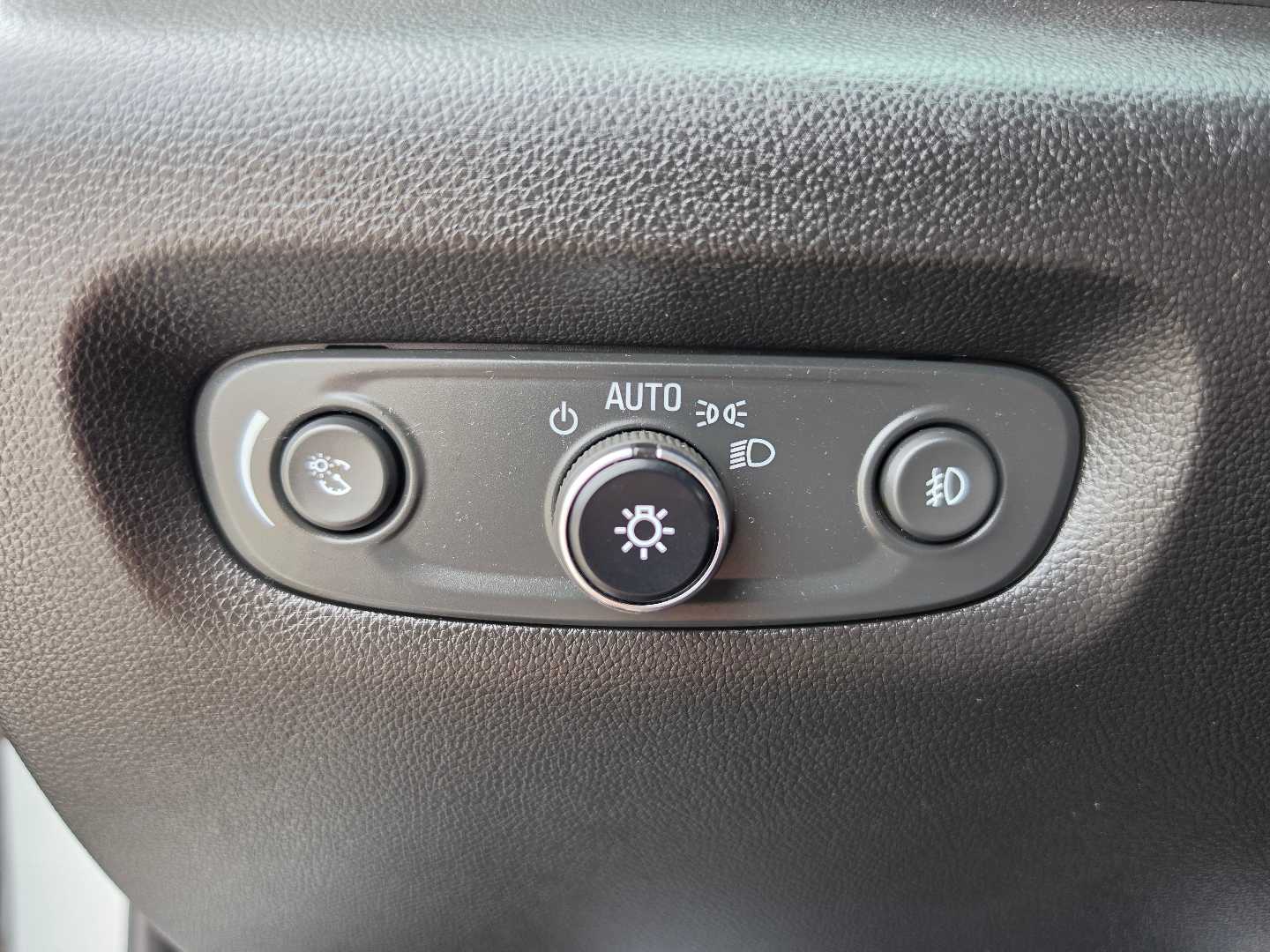 Thumbnail: 2018 Chevrolet Traverse - 16