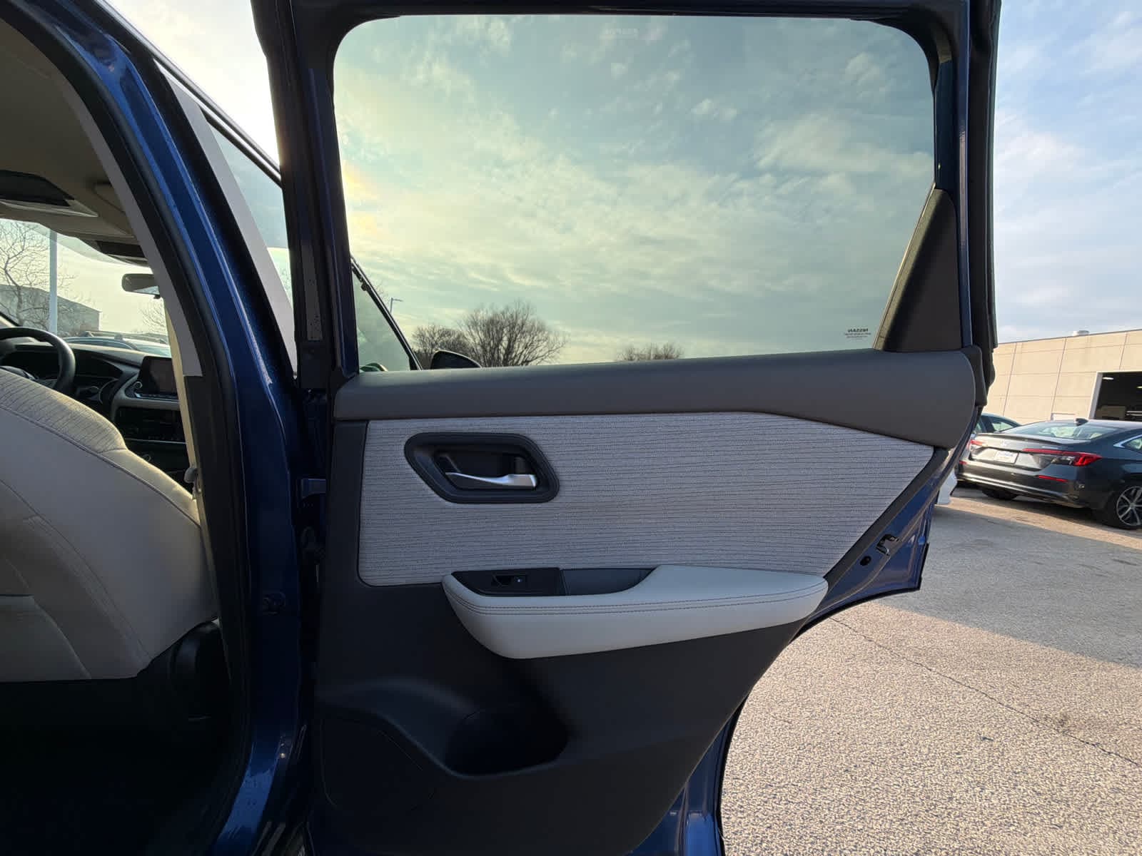 Thumbnail: 2022 Nissan Rogue - 10