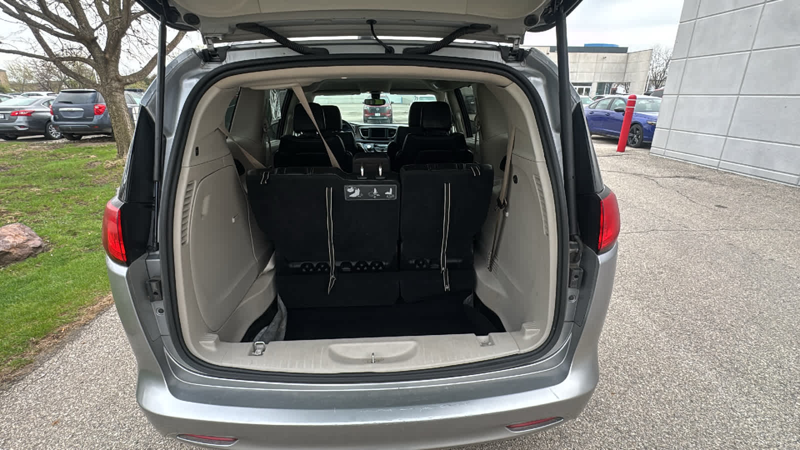 Thumbnail: 2021 Chrysler Voyager - 12