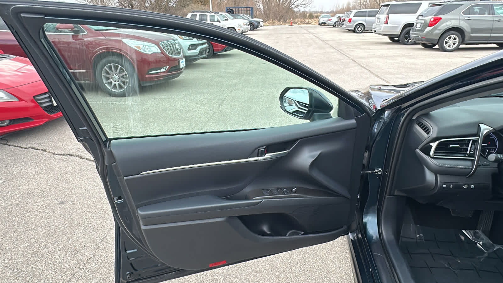 Thumbnail: 2021 Toyota Camry - 13