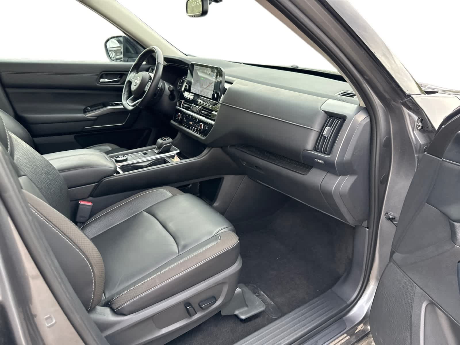 Thumbnail: 2022 Nissan Pathfinder - 6