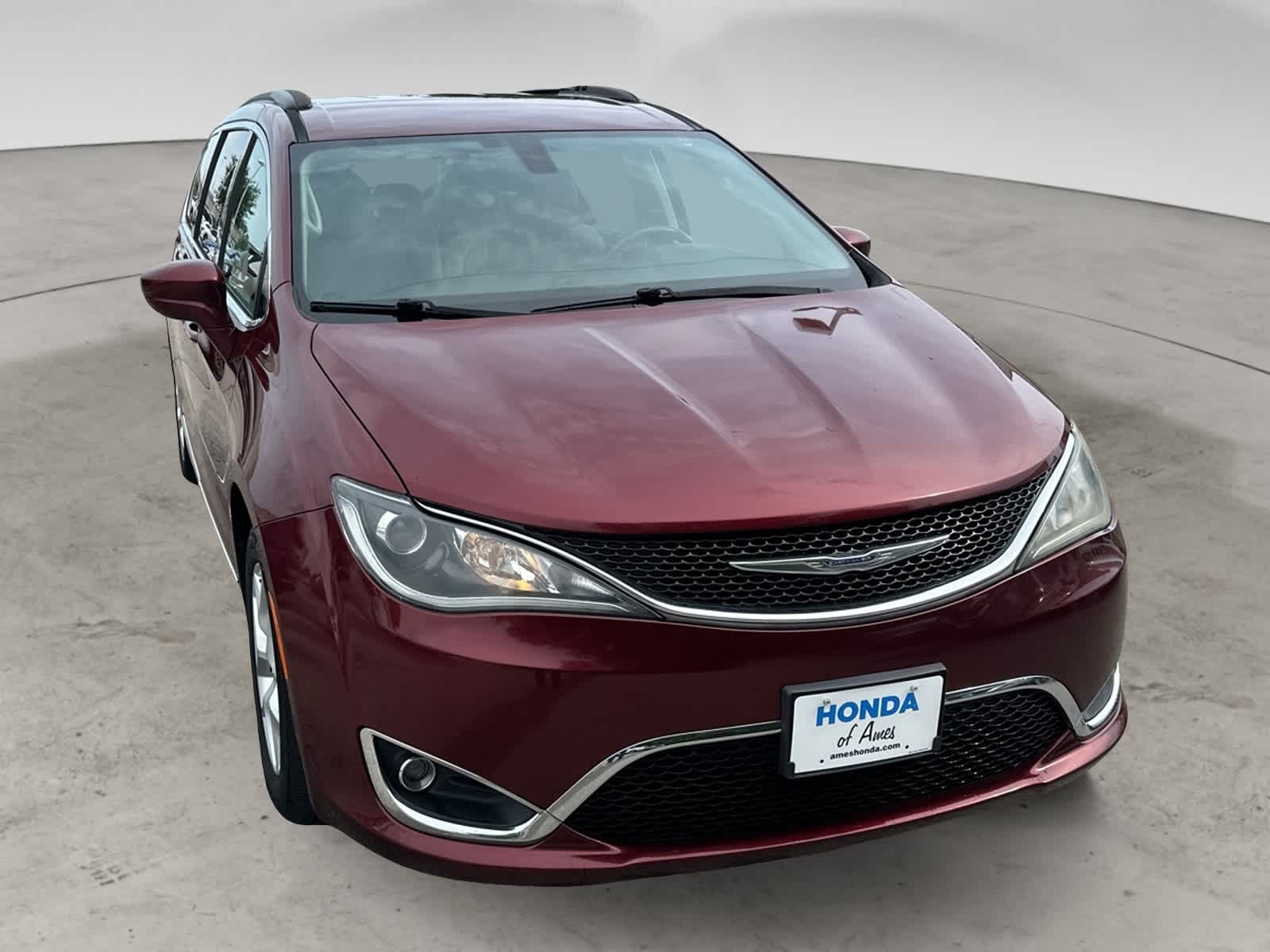 Thumbnail: 2017 Chrysler Pacifica - 4