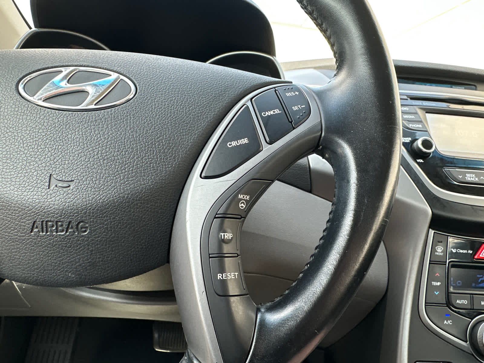 Thumbnail: 2016 Hyundai Elantra - 21