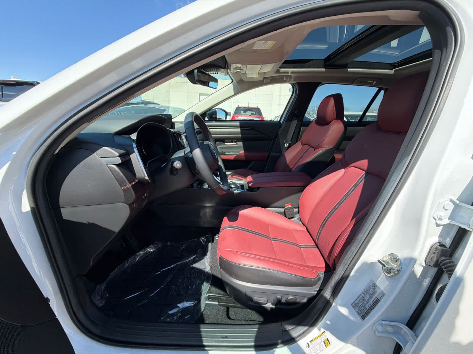 Thumbnail: 2025 Mazda CX-50 - 17