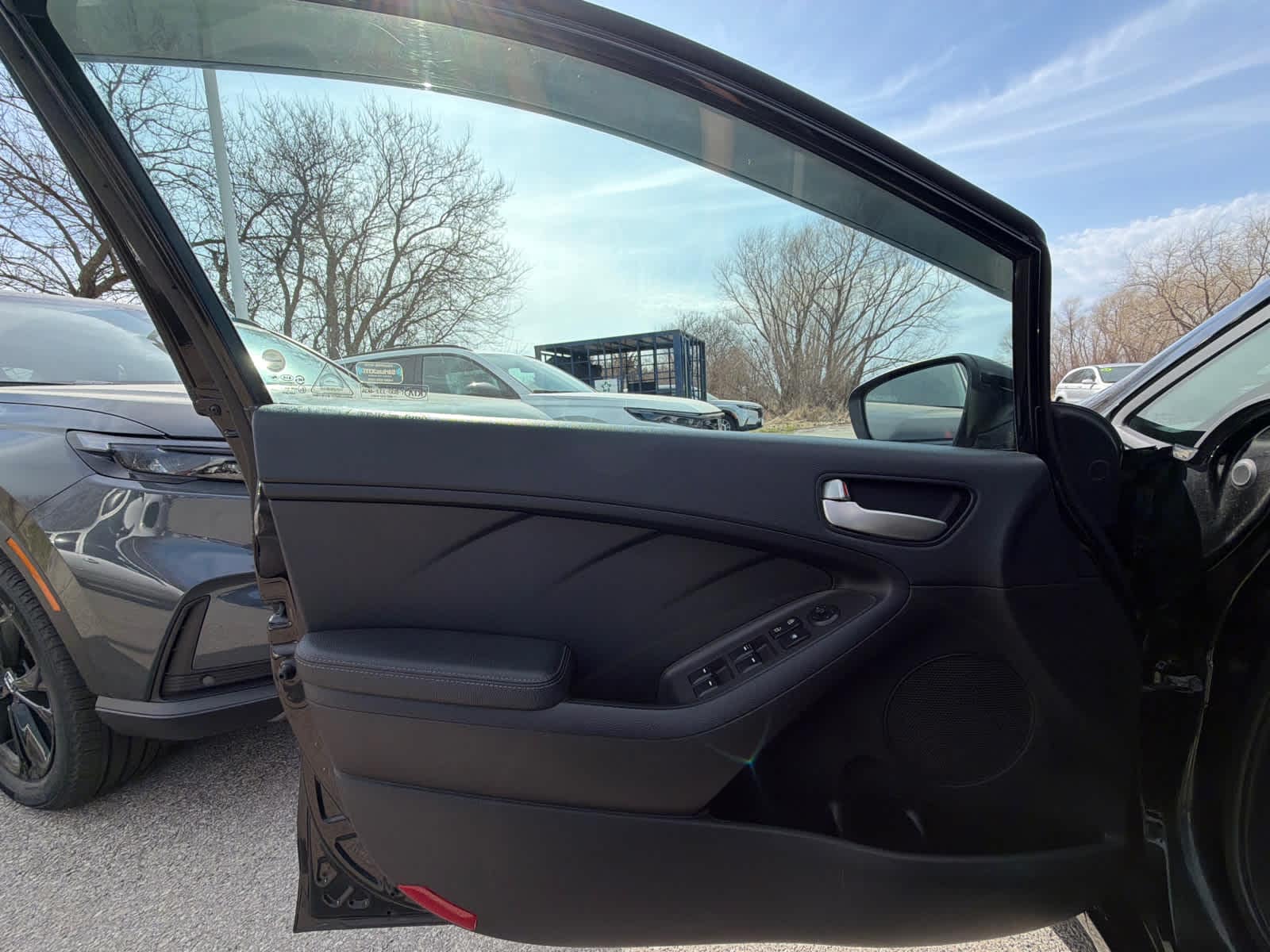 Thumbnail: 2017 Kia Forte - 16