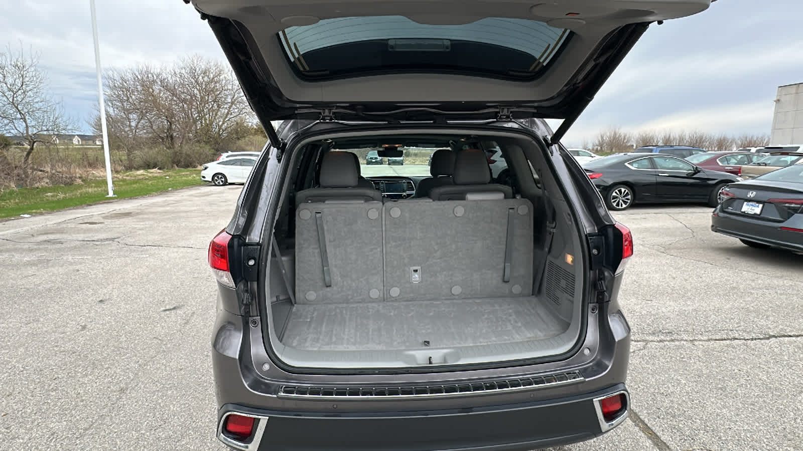 Thumbnail: 2019 Toyota Highlander - 12