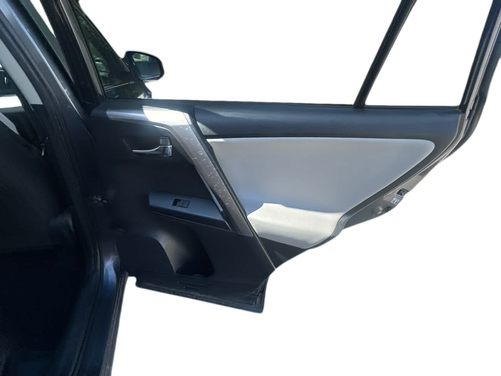 Thumbnail: 2016 Toyota RAV4 - 9