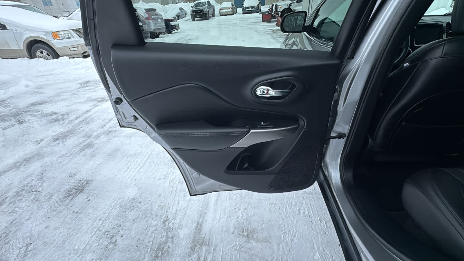 Thumbnail: 2019 Jeep Cherokee - 13