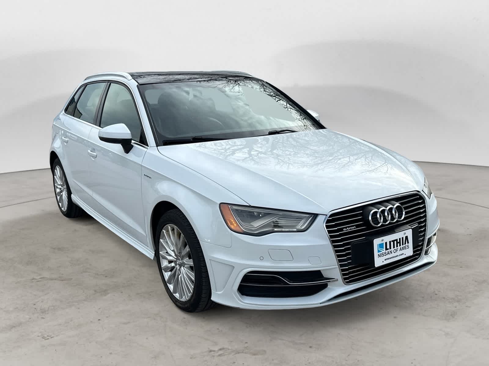 Thumbnail: 2016 Audi A3 e-tron - 4