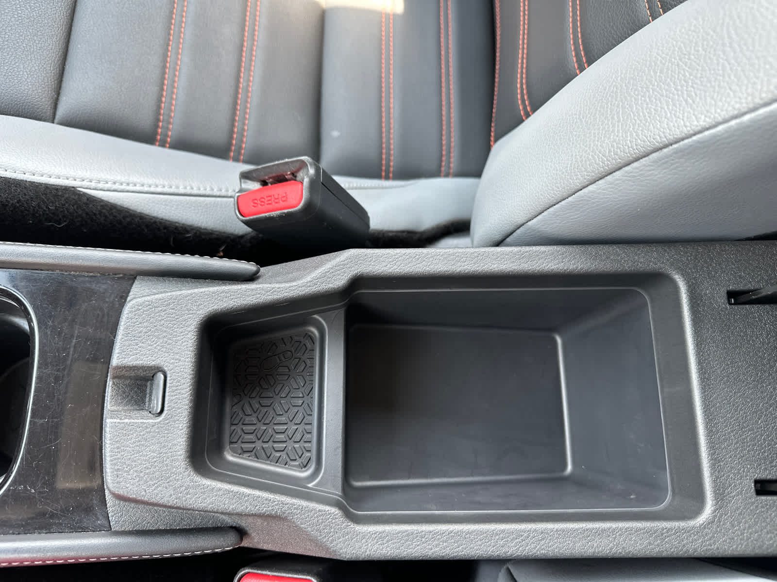 2022 Nissan Kicks SR 24