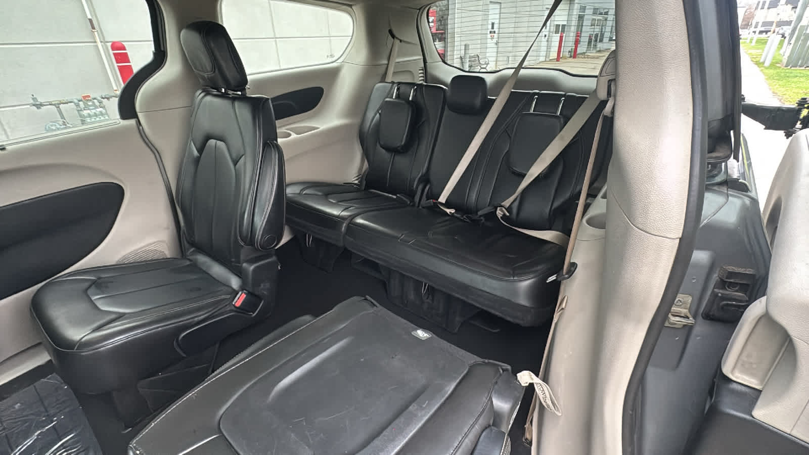 Thumbnail: 2021 Chrysler Voyager - 14