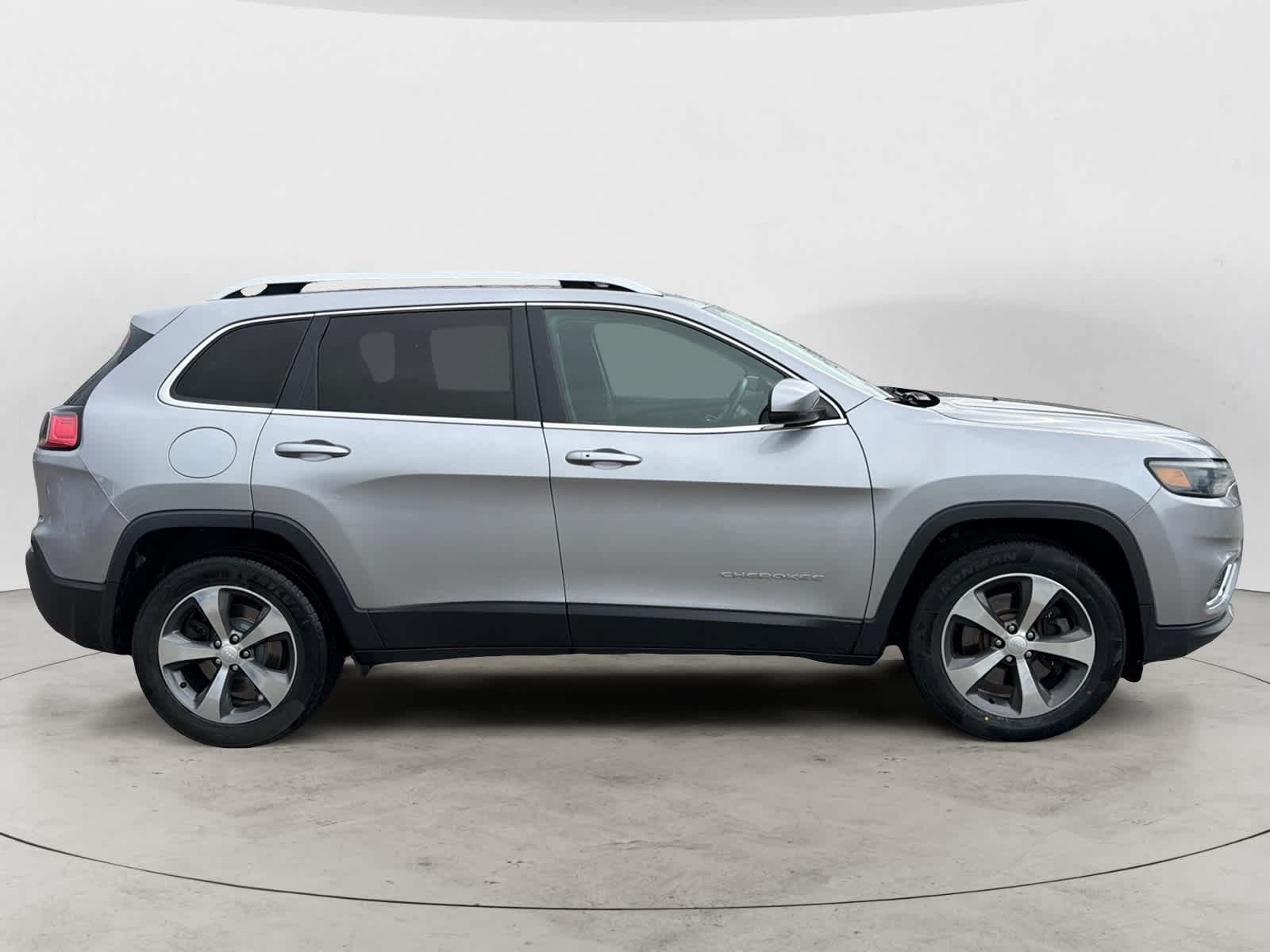 Thumbnail: 2019 Jeep Cherokee - 5