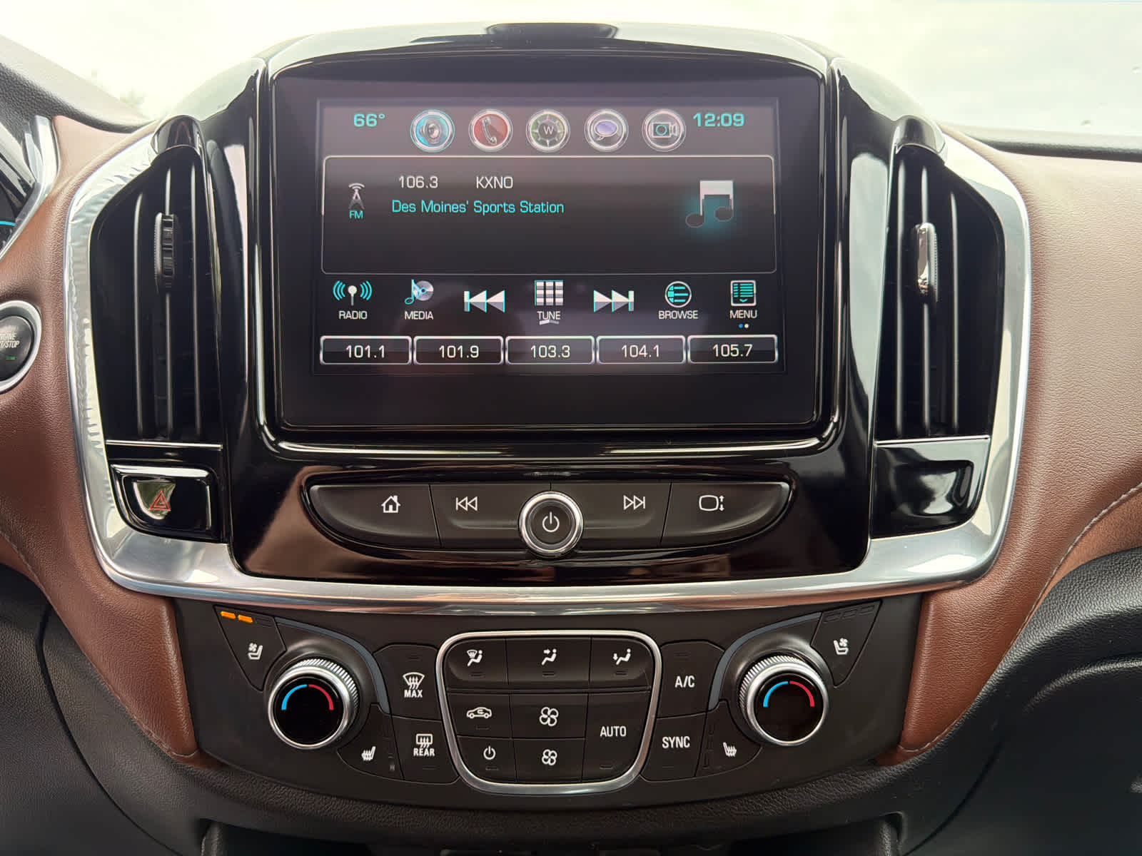 Thumbnail: 2019 Chevrolet Traverse - 28