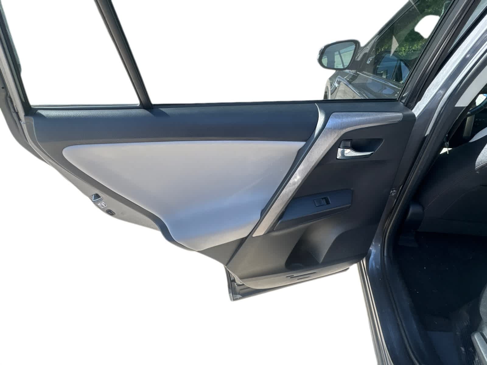 Thumbnail: 2016 Toyota RAV4 - 11