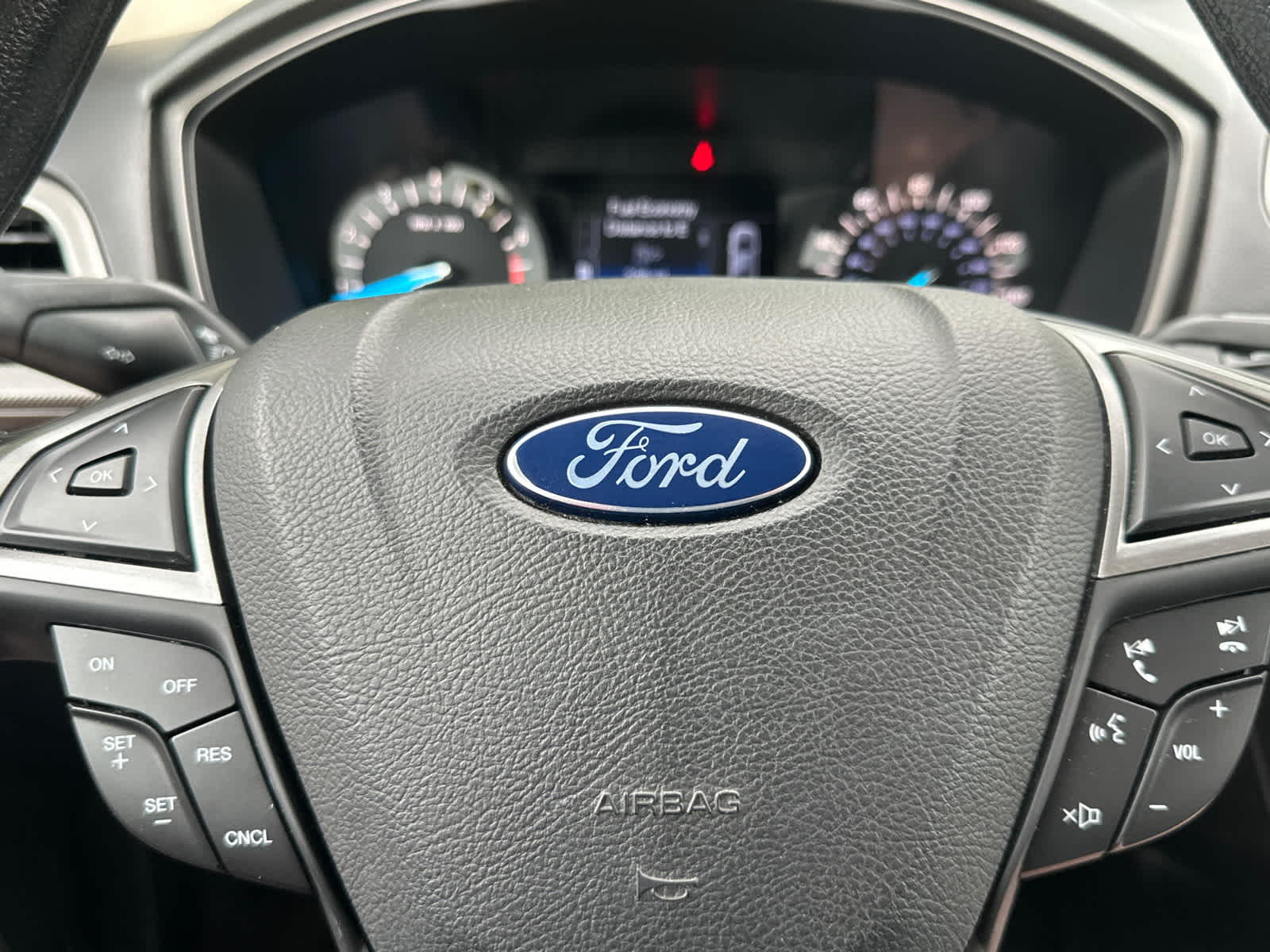 2017 Ford Fusion SE 17