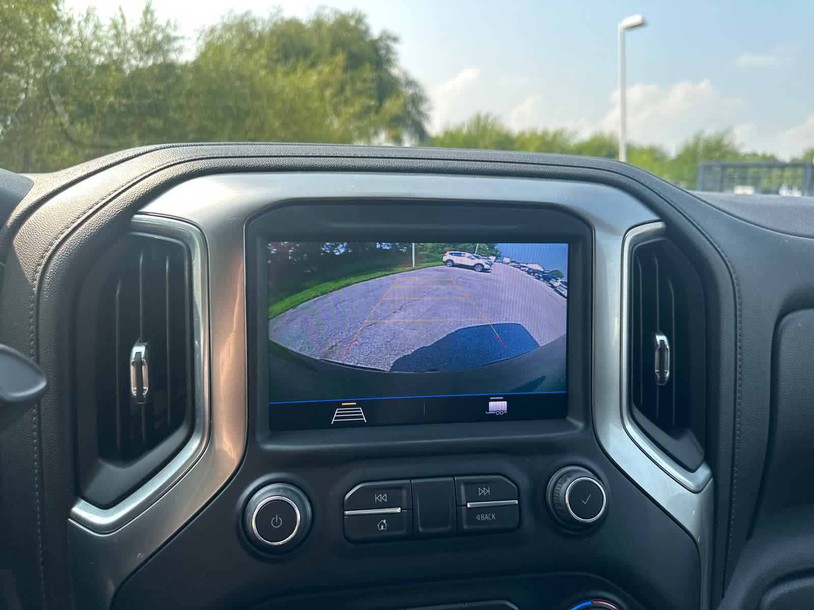 Thumbnail: 2019 Chevrolet Silverado 1500 - 21