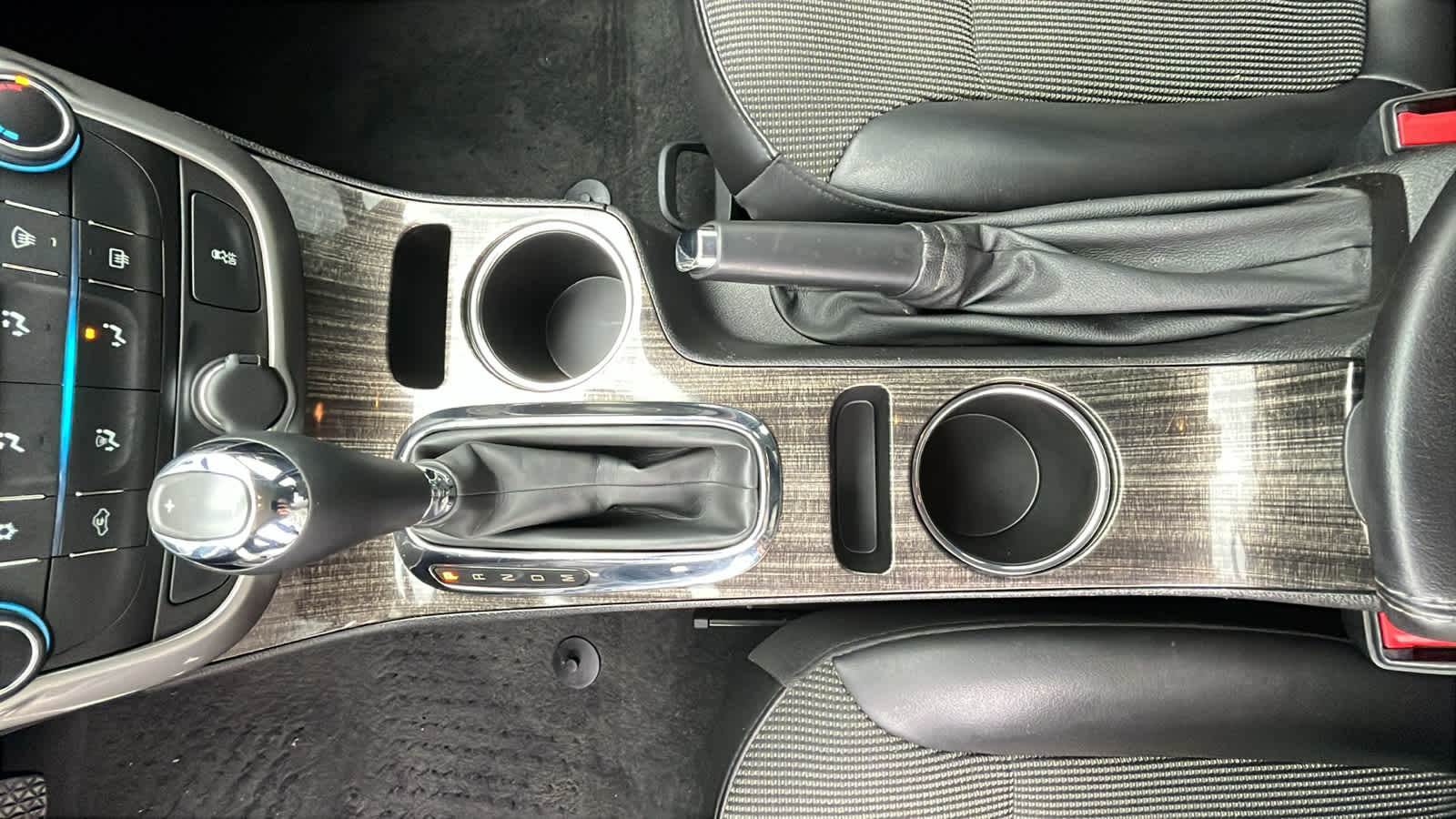 Thumbnail: 2015 Chevrolet Malibu - 20