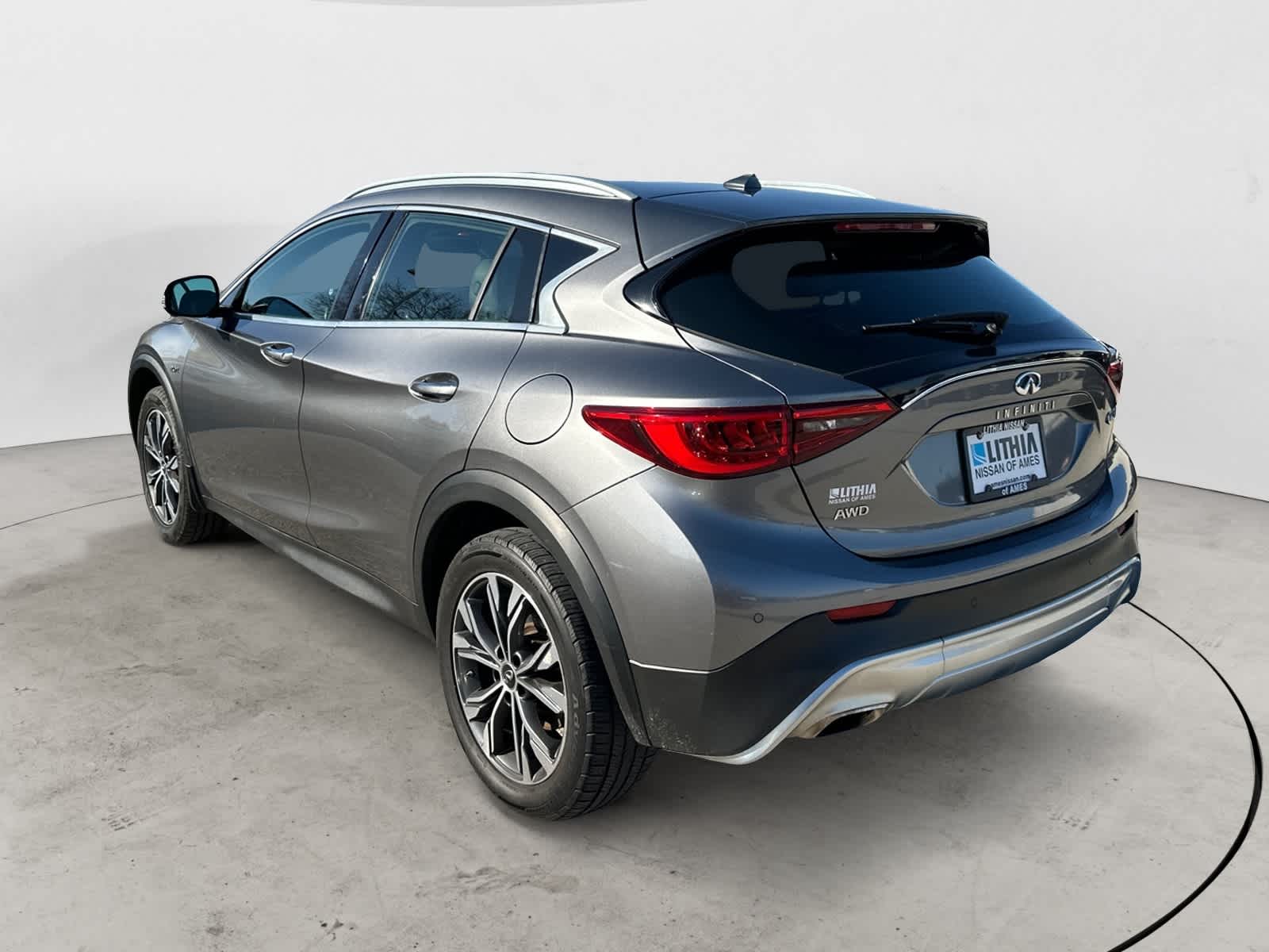 2019 Infiniti QX30 Luxe photo 2