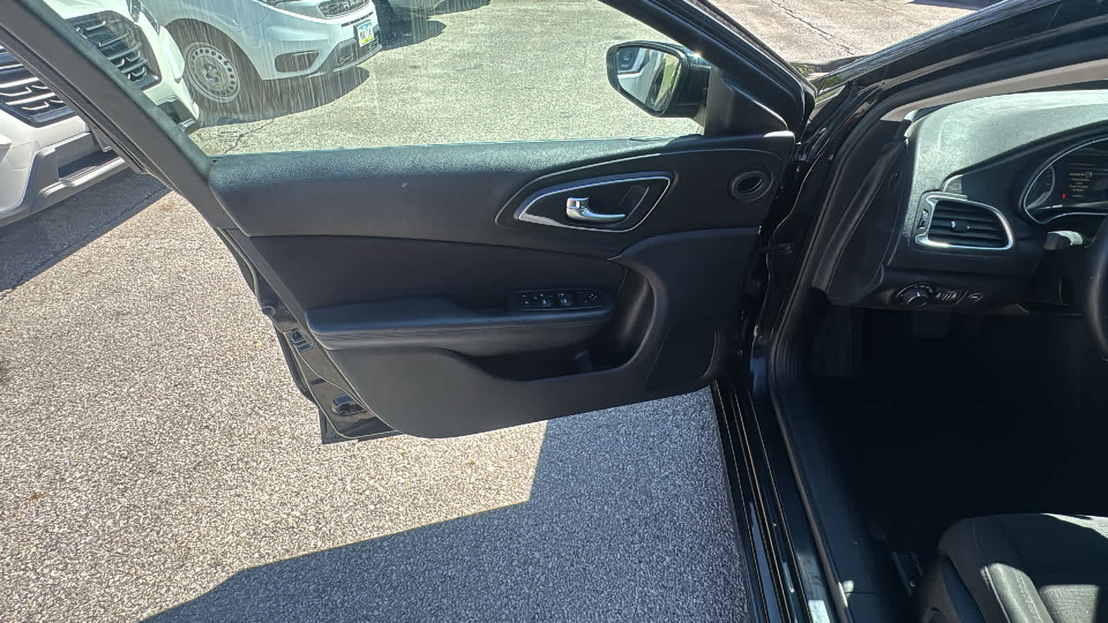 Thumbnail: 2015 Chrysler 200 - 15