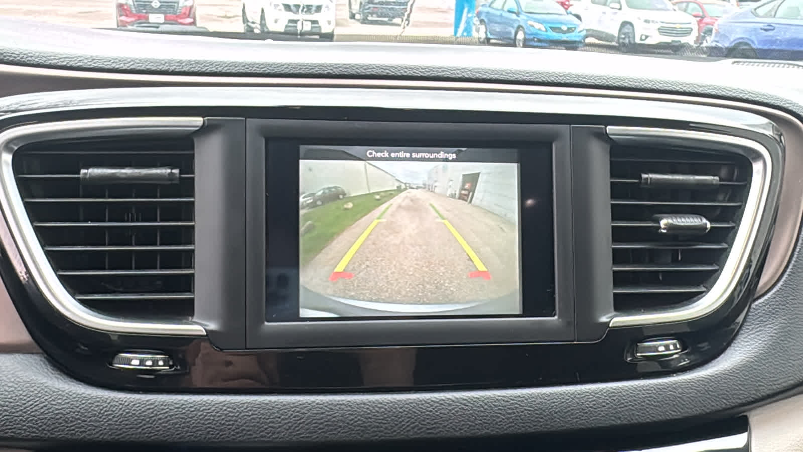 Thumbnail: 2021 Chrysler Voyager - 22