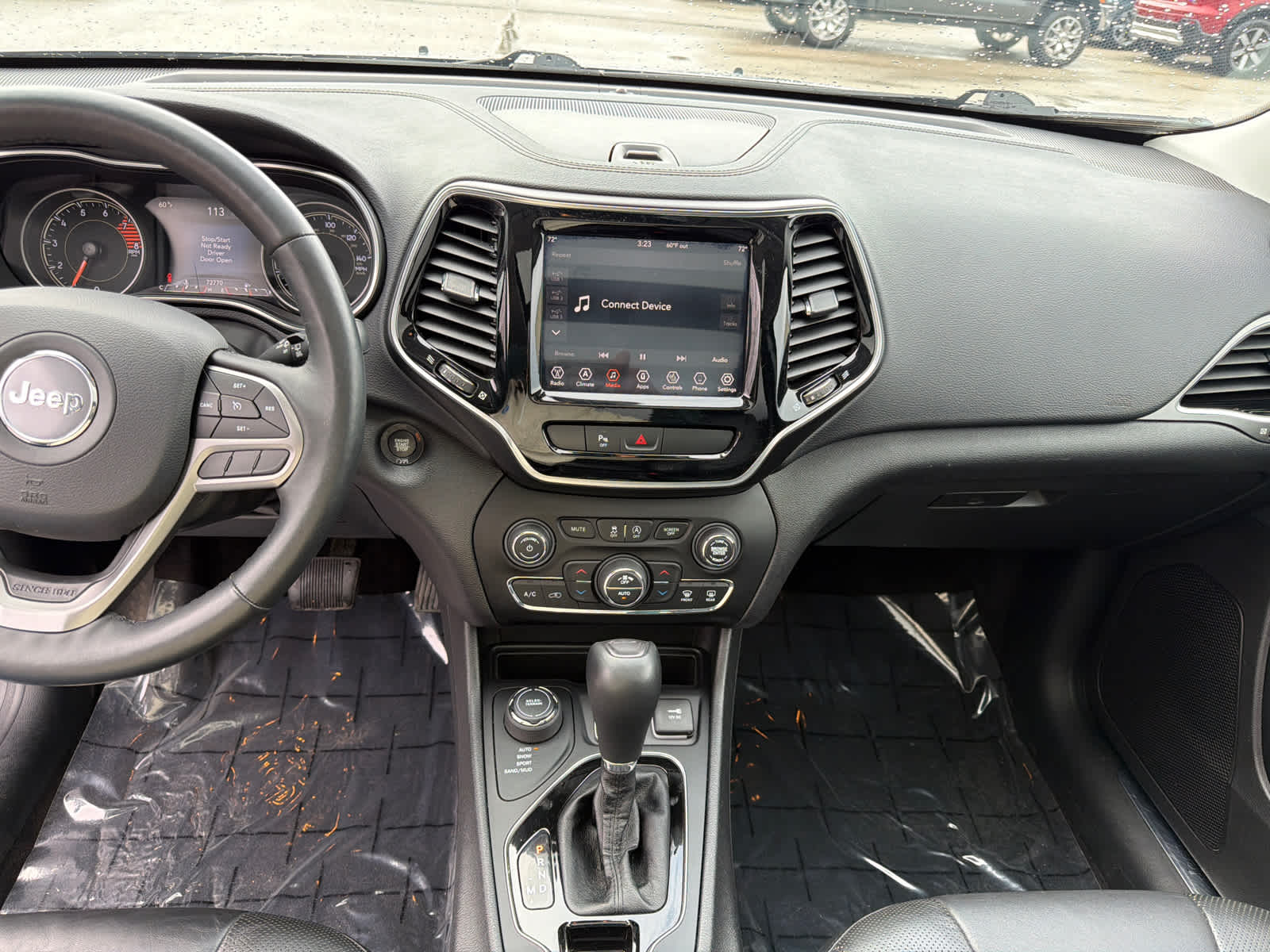 Thumbnail: 2019 Jeep Cherokee - 25
