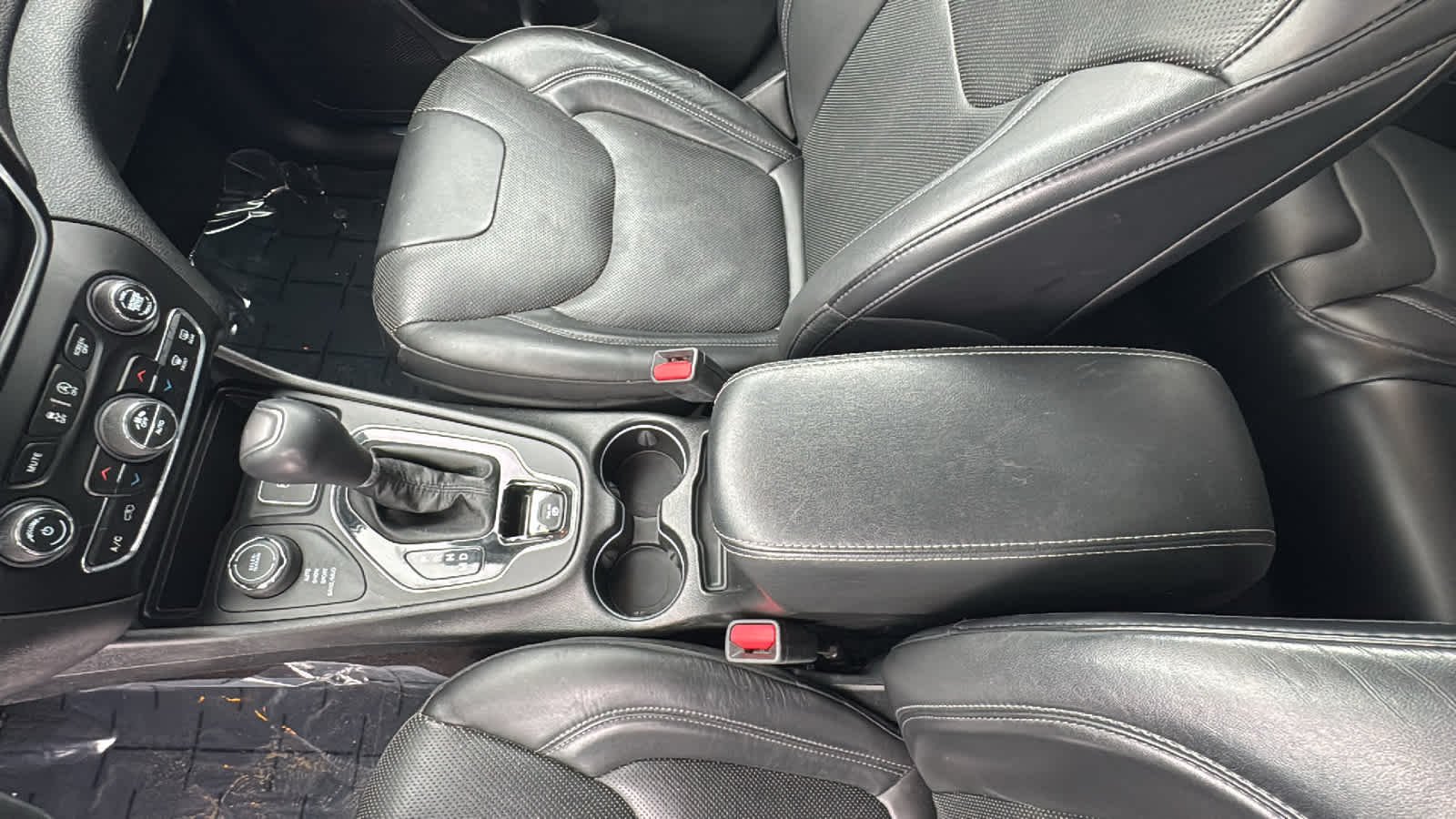 Thumbnail: 2019 Jeep Cherokee - 19