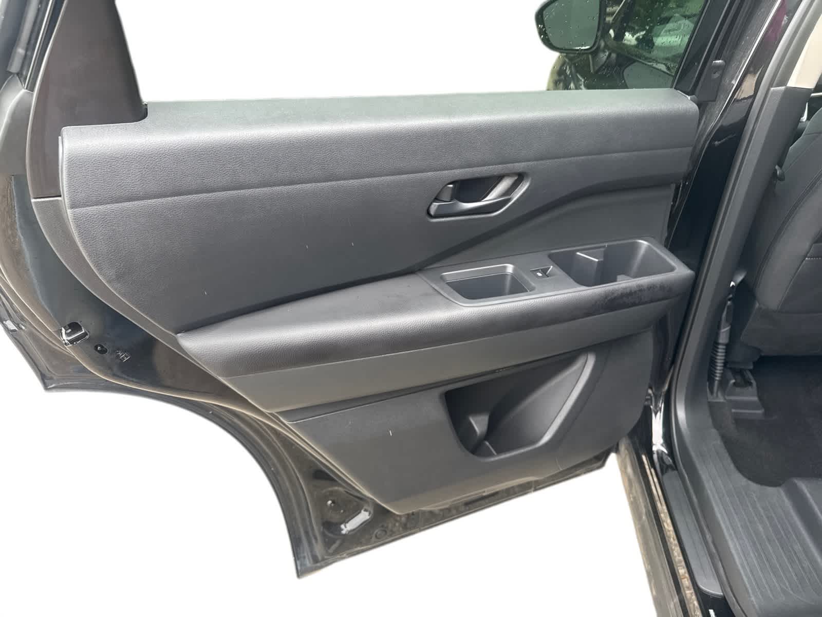 2025 Nissan Pathfinder SV - Photo 12