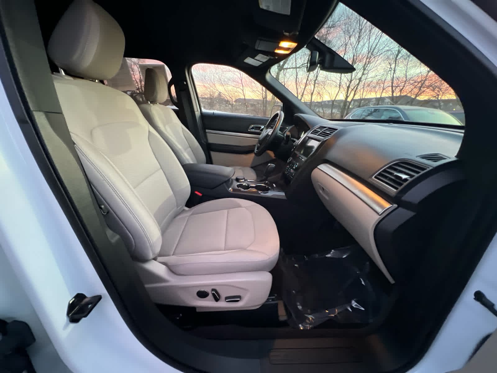 Thumbnail: 2018 Ford Explorer - 8