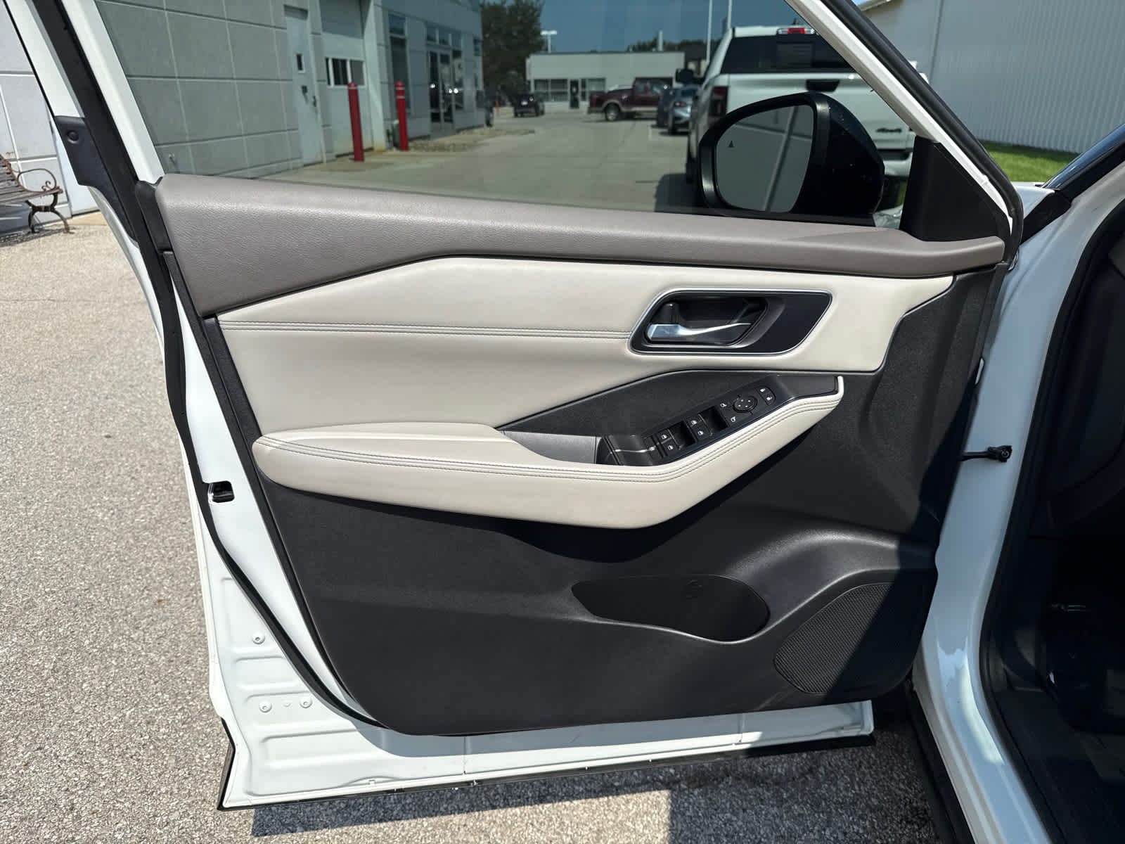 Thumbnail: 2021 Nissan Rogue - 14