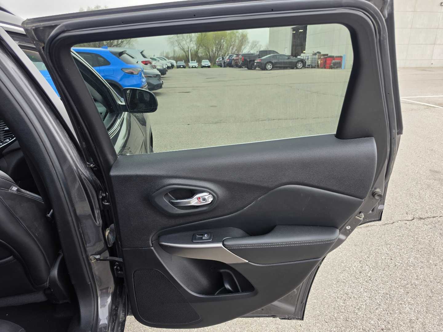 Thumbnail: 2021 Jeep Cherokee - 10