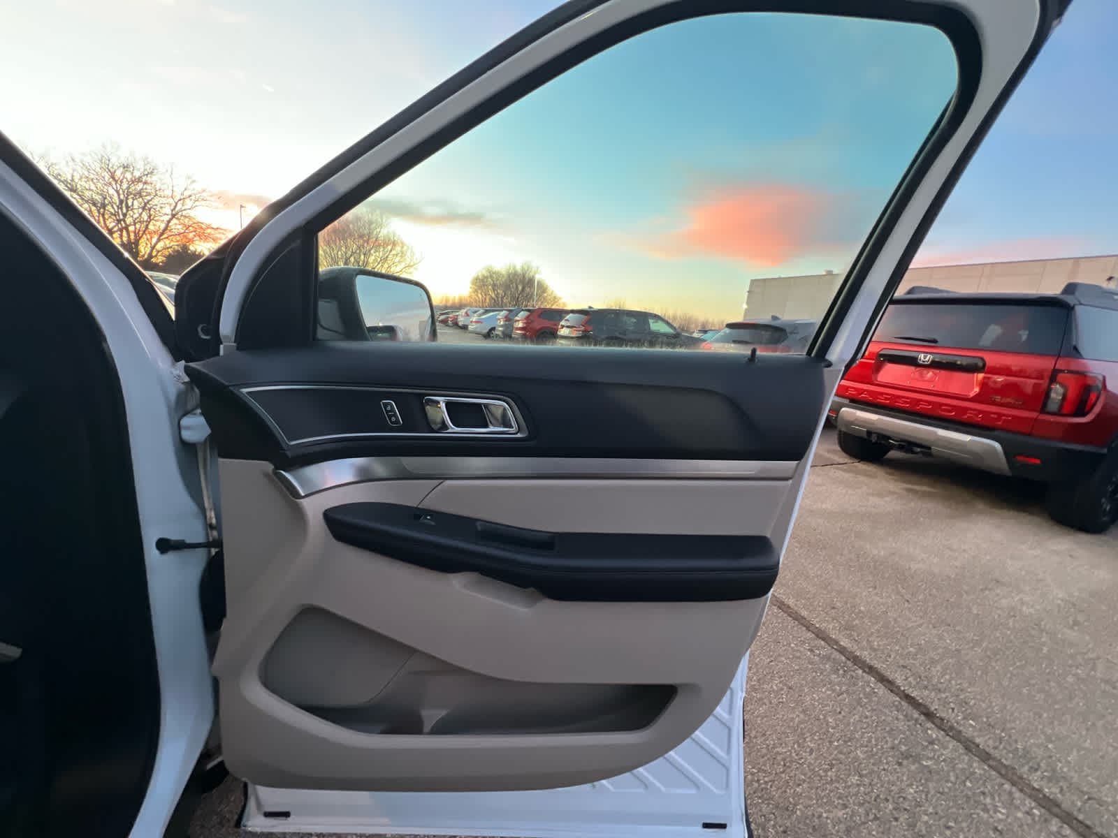 Thumbnail: 2018 Ford Explorer - 7