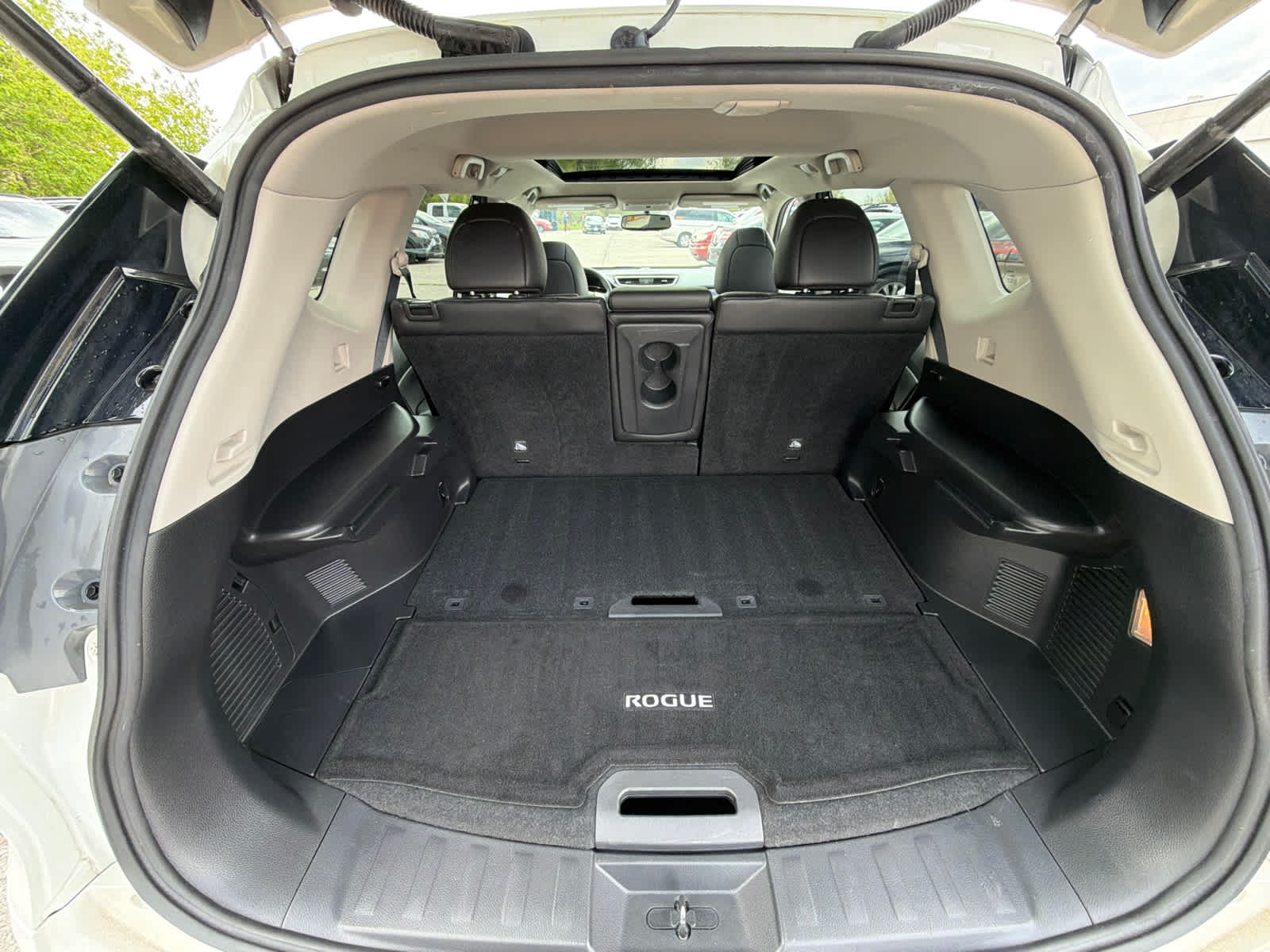 Thumbnail: 2015 Nissan Rogue - 10