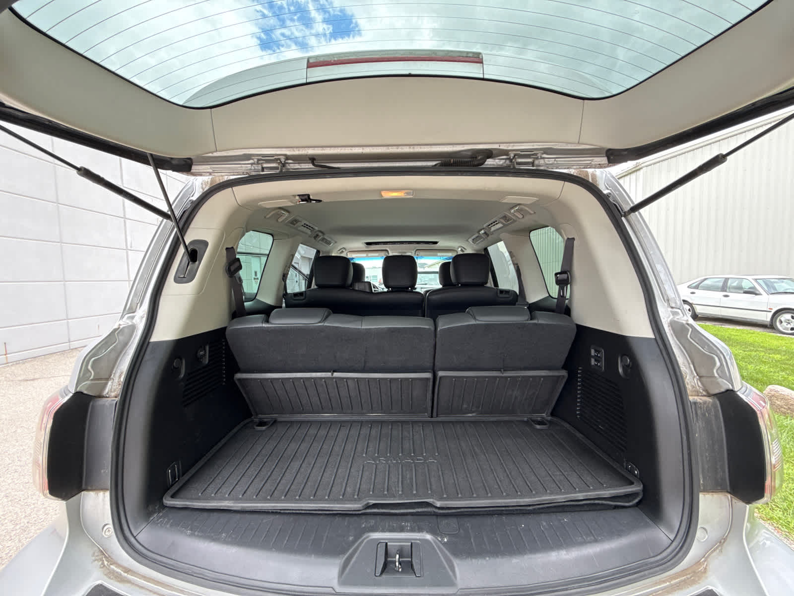 Thumbnail: 2017 Nissan Armada - 35