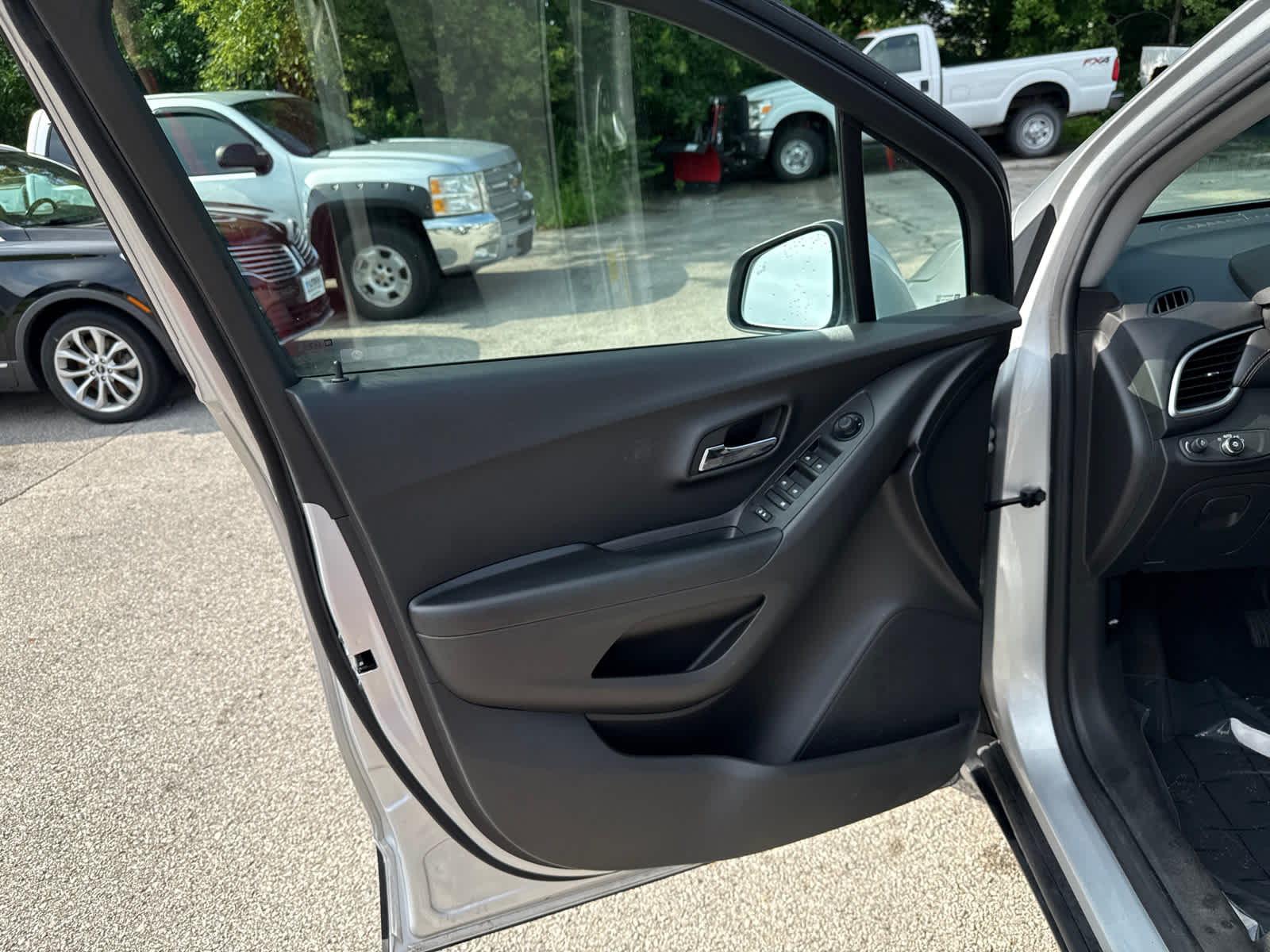 Thumbnail: 2022 Chevrolet Trax - 15
