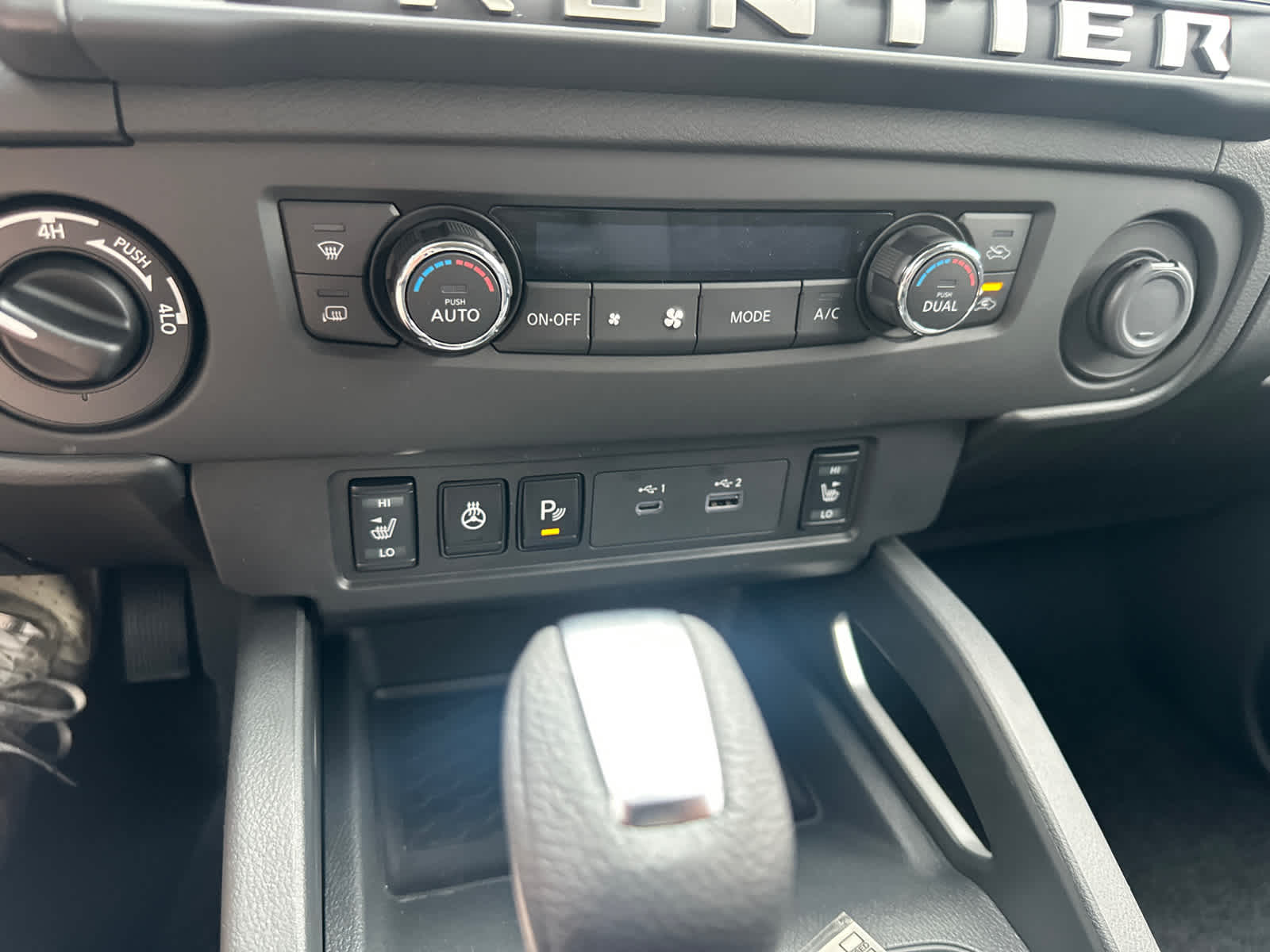 2025 Nissan Frontier SV 26
