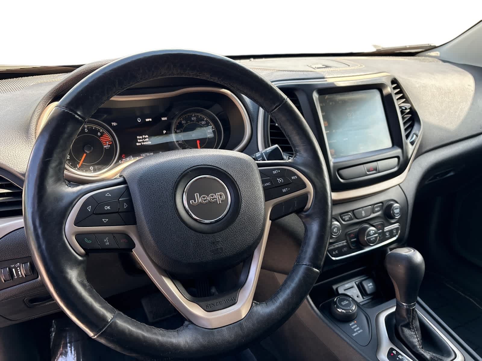 Thumbnail: 2017 Jeep Cherokee - 8