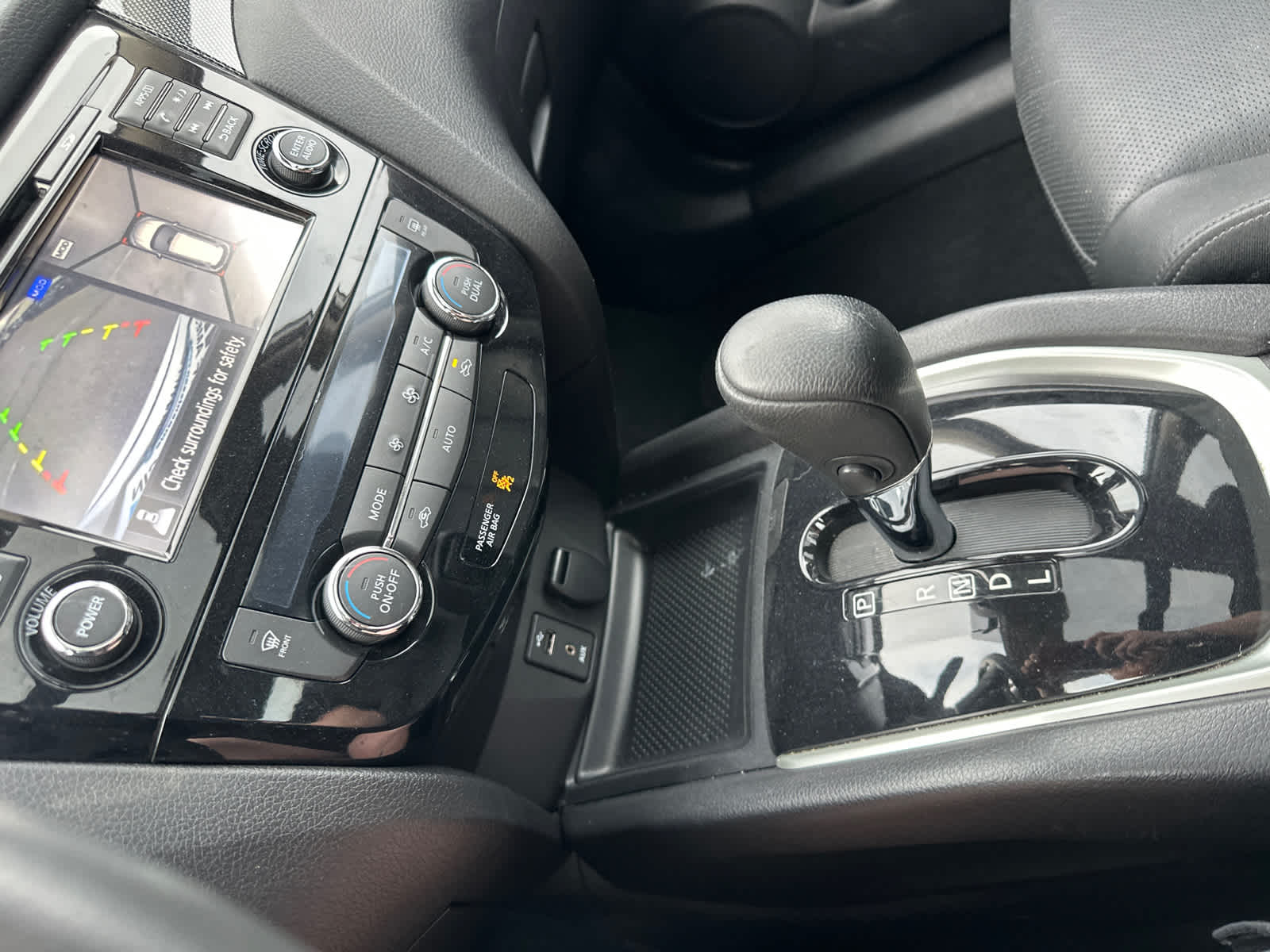 Thumbnail: 2015 Nissan Rogue - 24