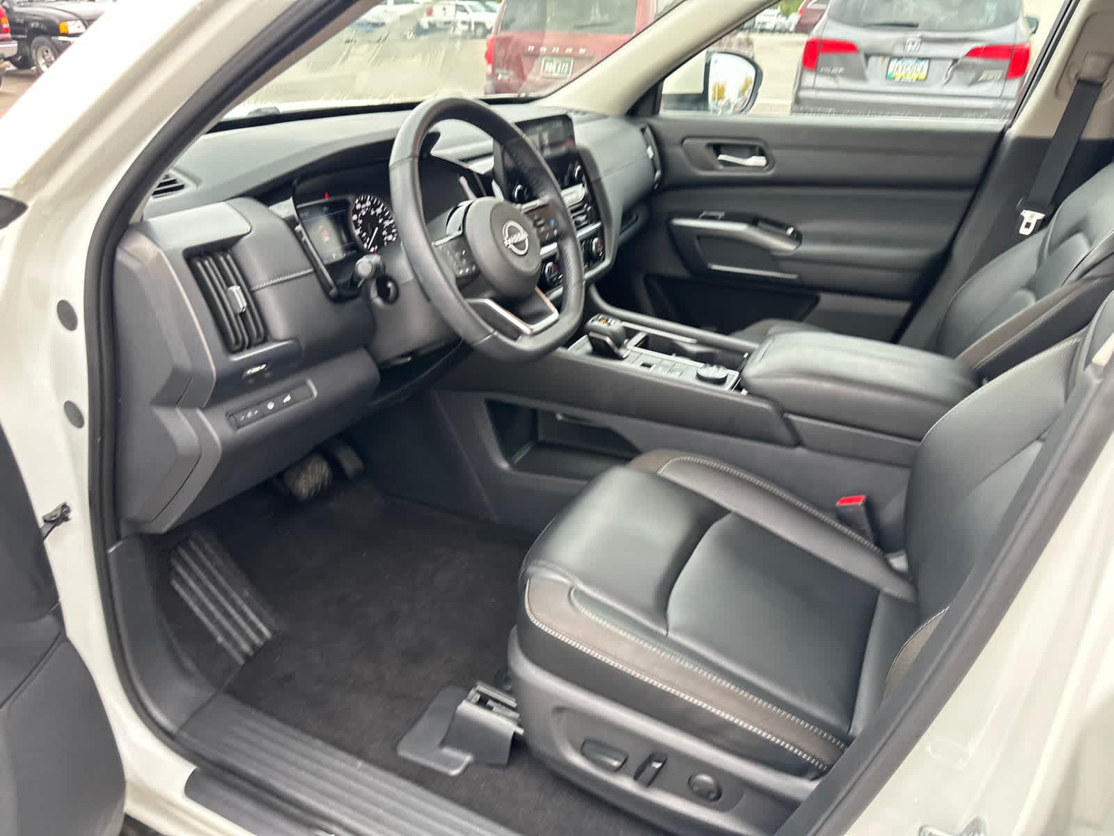 Thumbnail: 2023 Nissan Pathfinder - 17