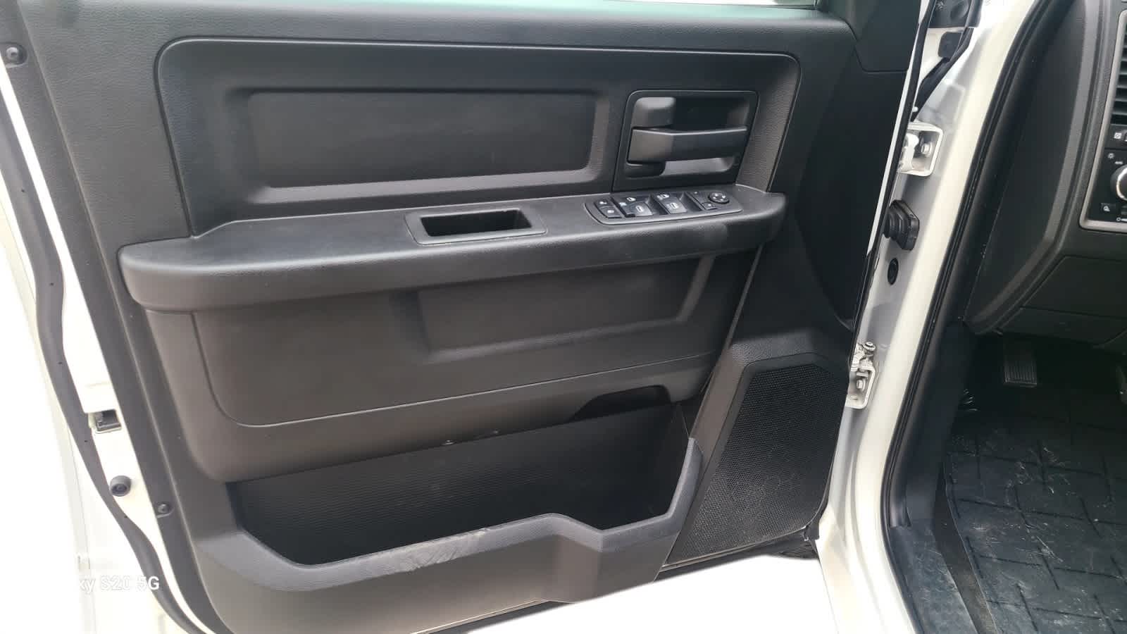 Thumbnail: 2019 RAM 1500 Classic - 6