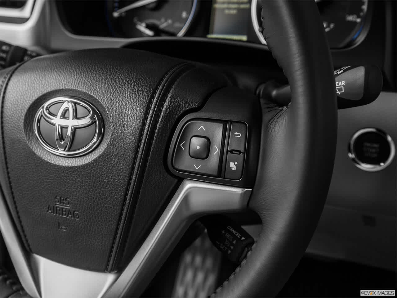 Thumbnail: 2014 Toyota Highlander - 16