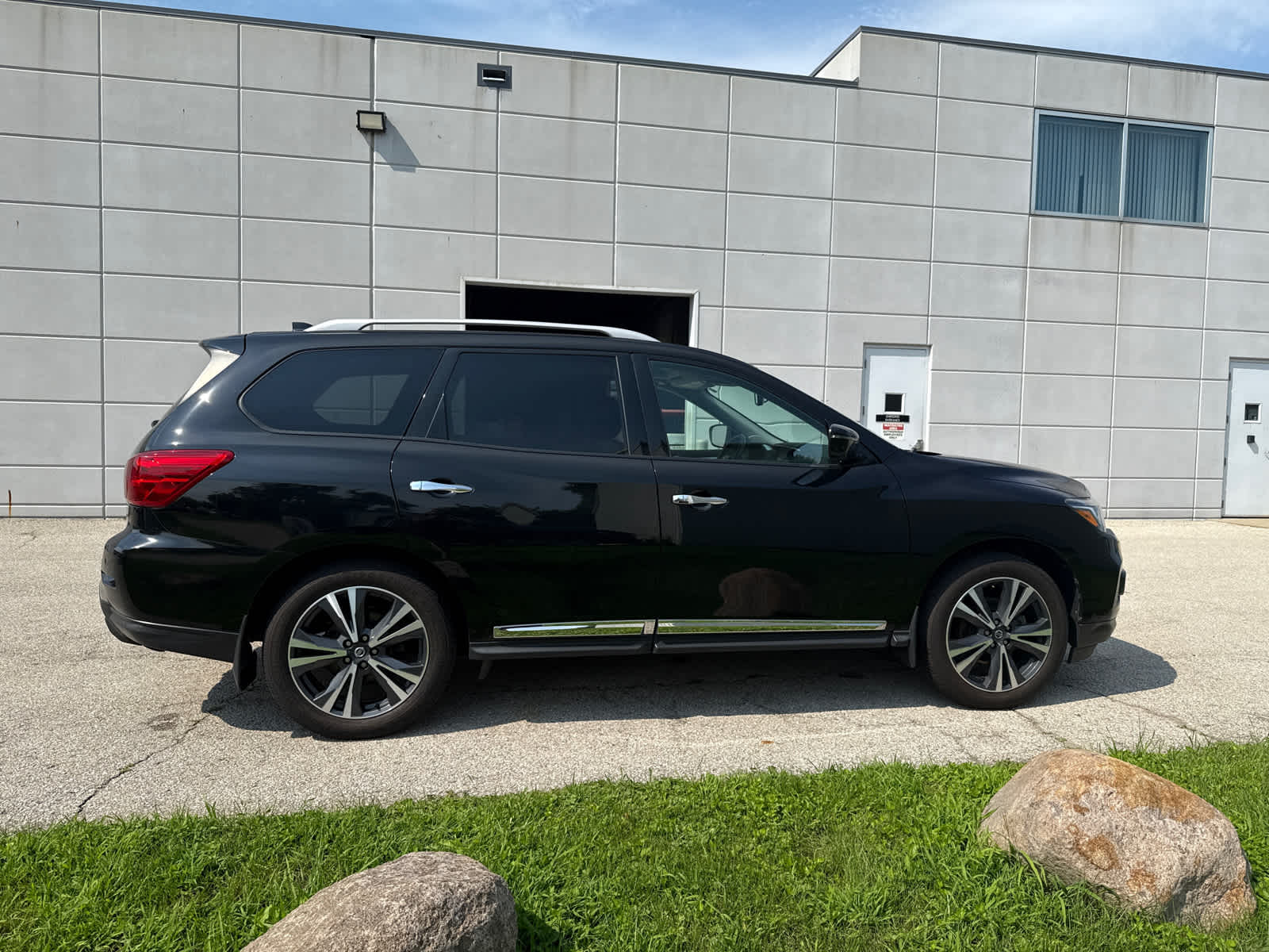 Thumbnail: 2020 Nissan Pathfinder - 7